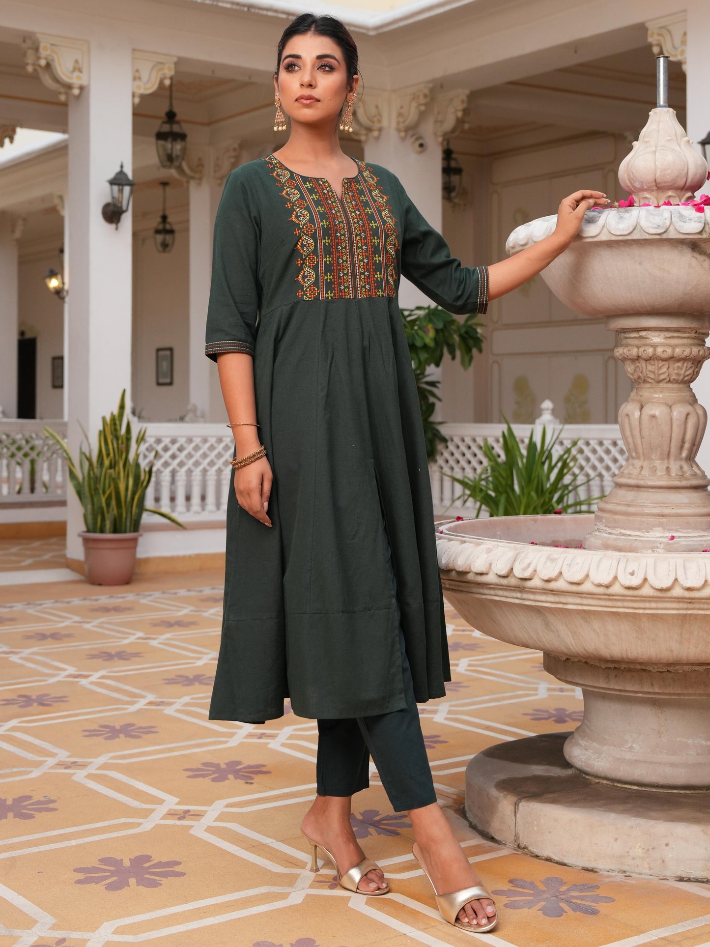 Embroidered Linen Cotton Solid Green Kurta