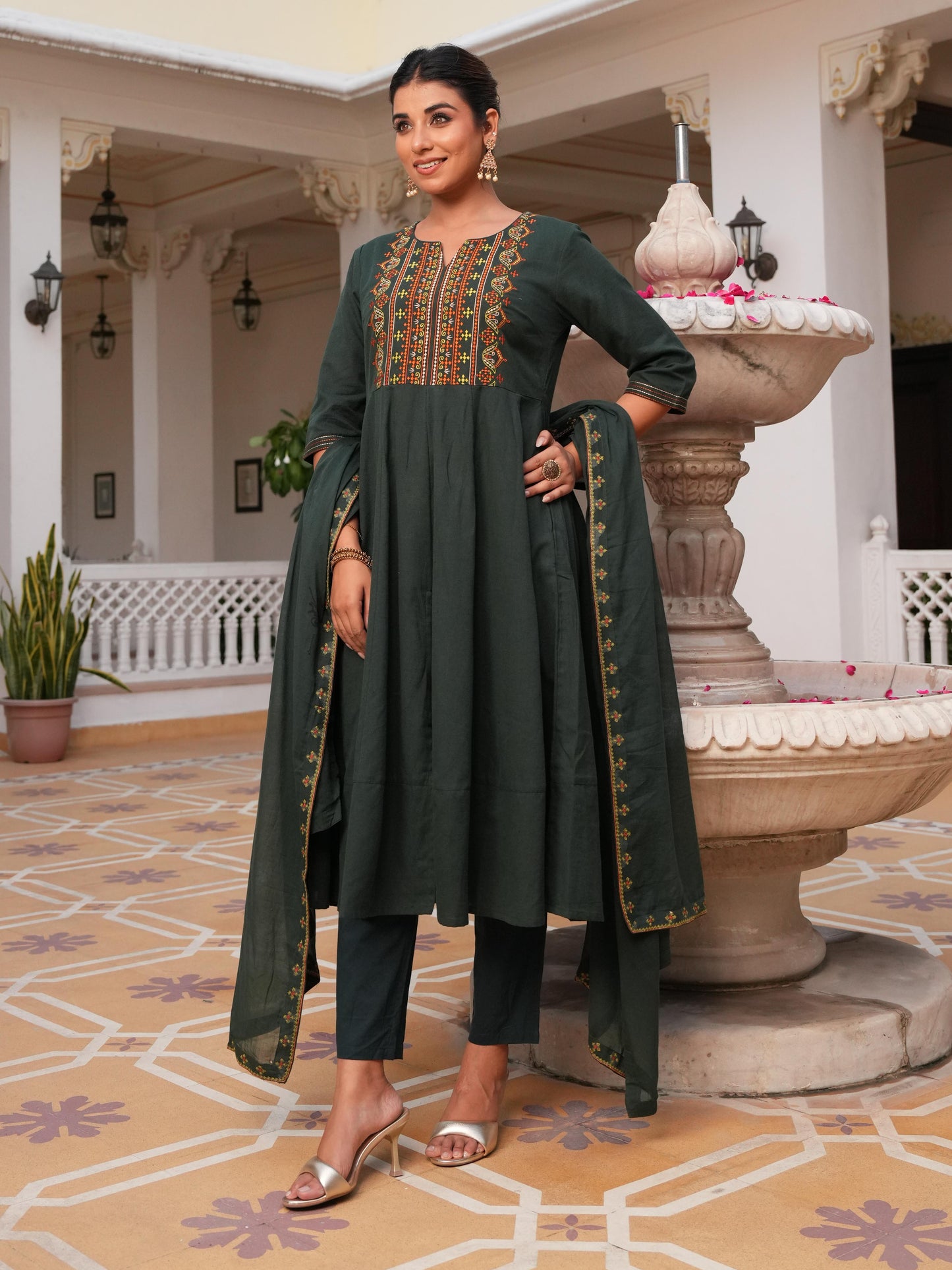 Embroidered Linen Cotton Solid Green Kurta
