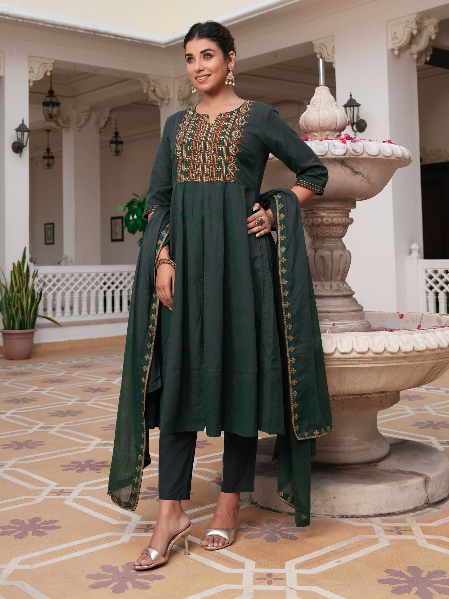 Embroidered Linen Cotton Solid Green Kurta