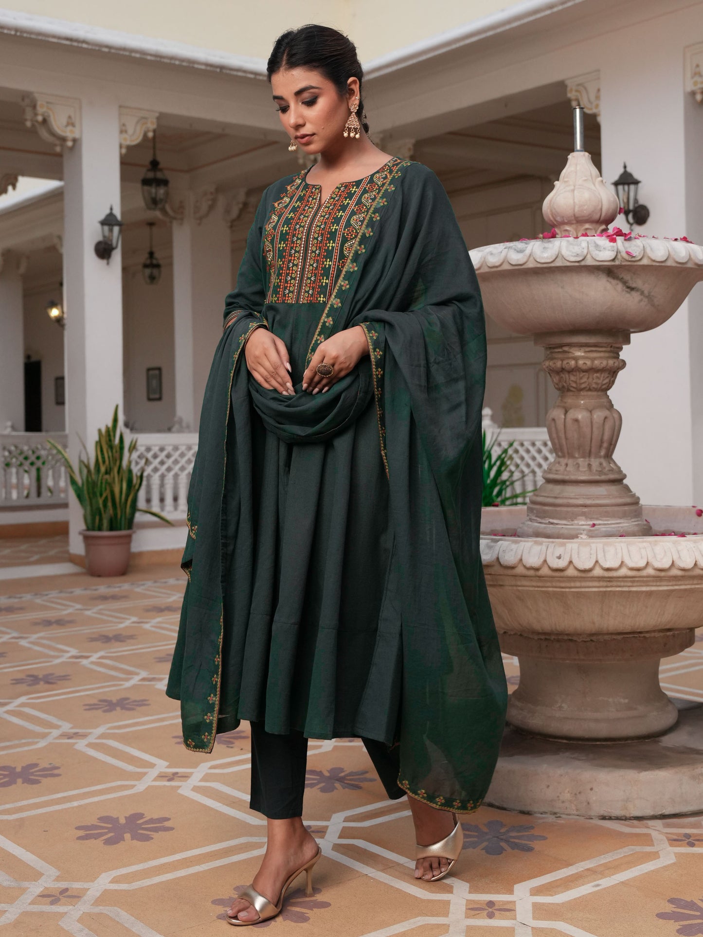 Embroidered Linen Cotton Solid Green Kurta