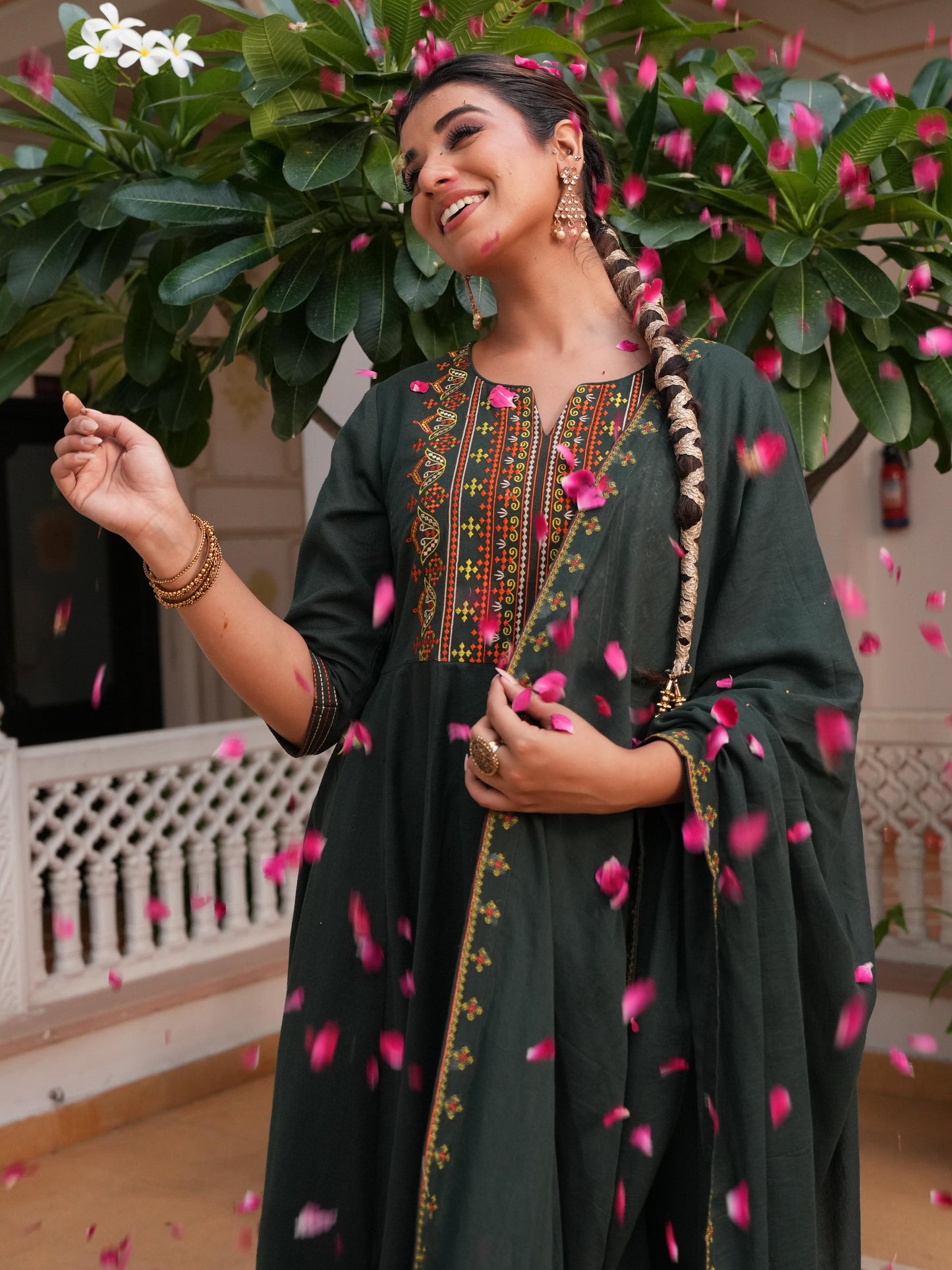Embroidered Linen Cotton Solid Green Kurta