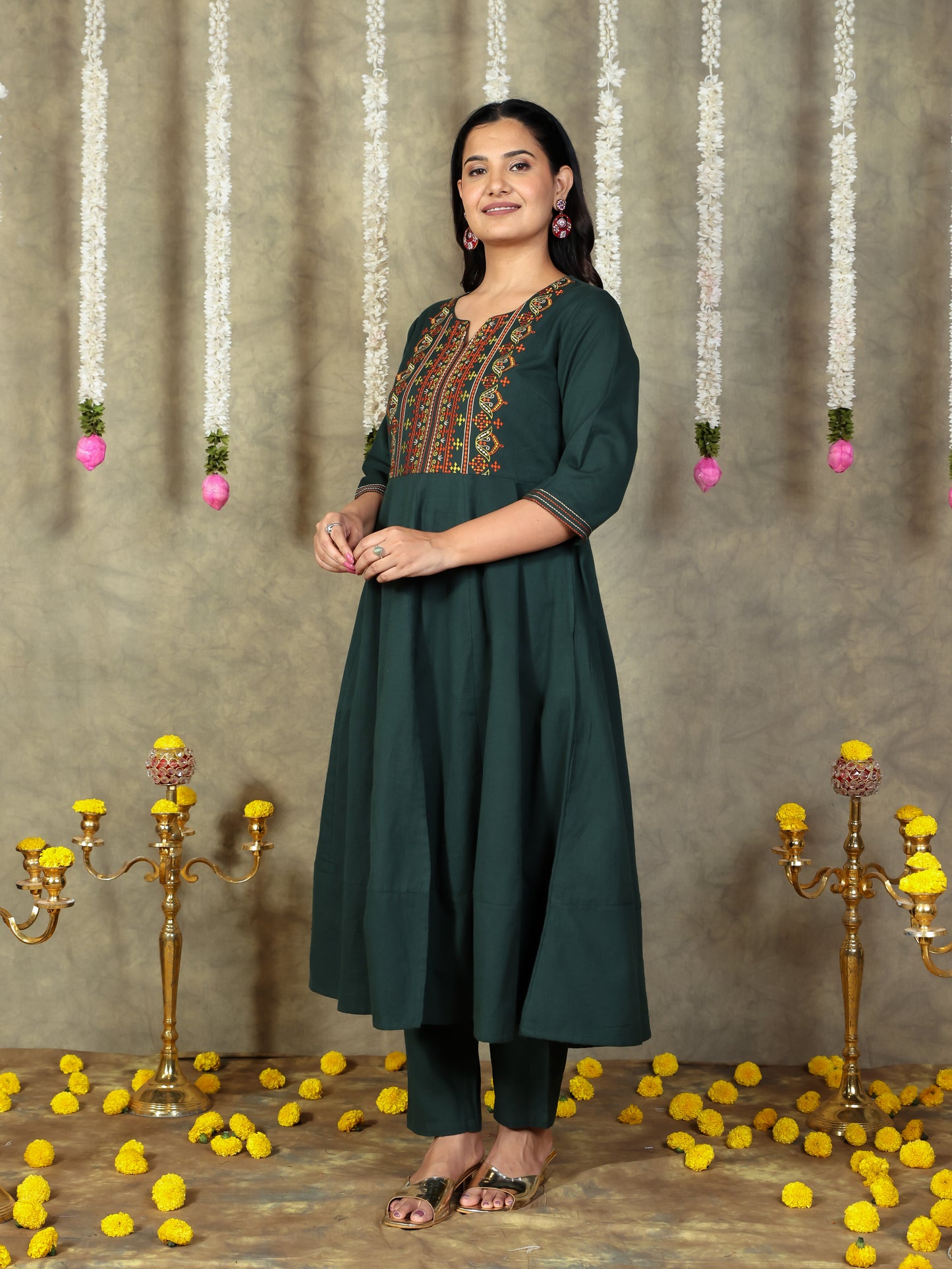Embroidered Linen Cotton Solid Green Kurta
