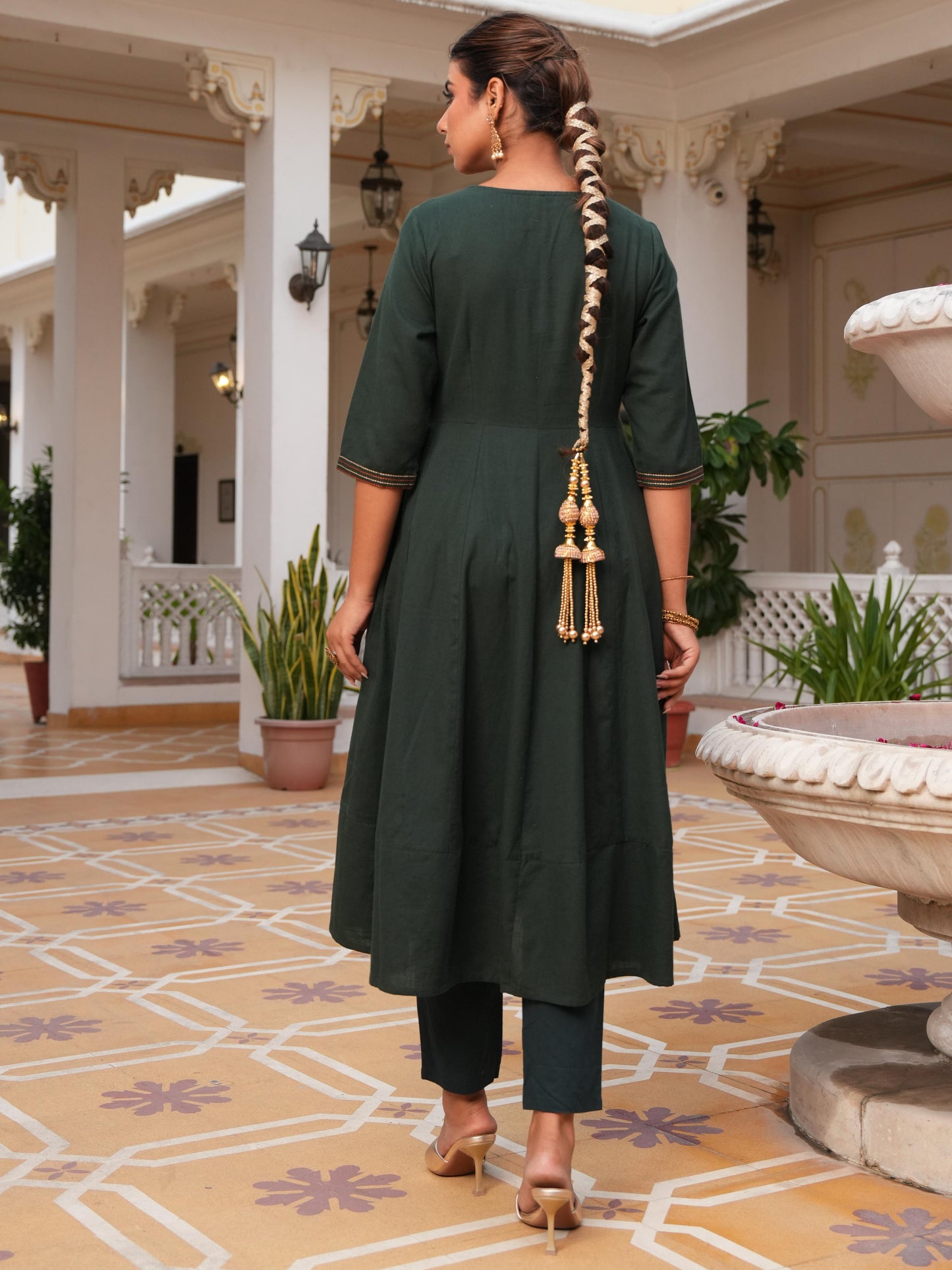 Embroidered Linen Cotton Solid Green Kurta