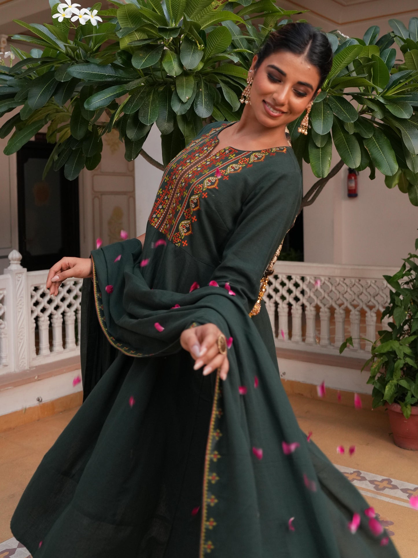 Embroidered Linen Cotton Solid Green Kurta