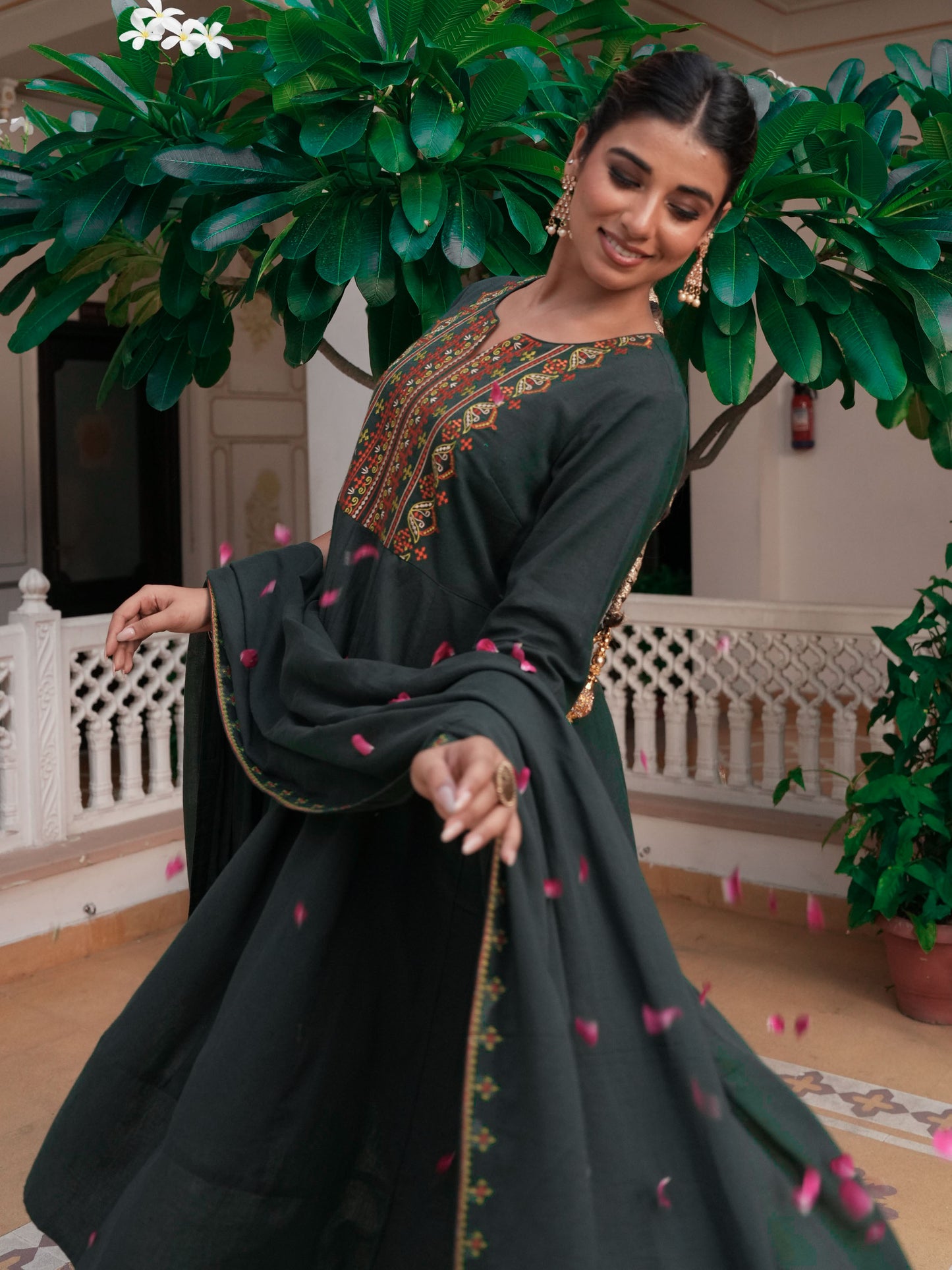 Embroidered Linen Cotton Solid Green Kurta