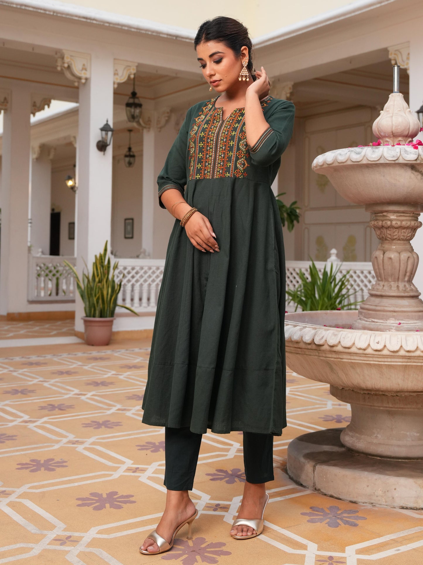 Embroidered Linen Cotton Solid Green Kurta