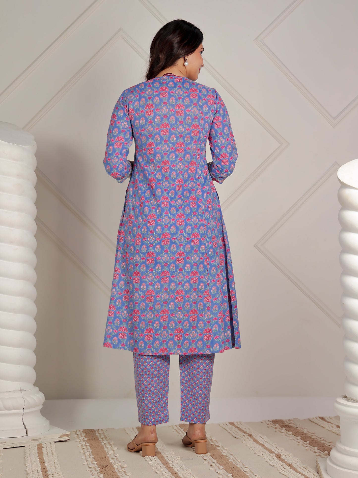 Embroidered Soft Cotton Floral Panelled Blue Kurta