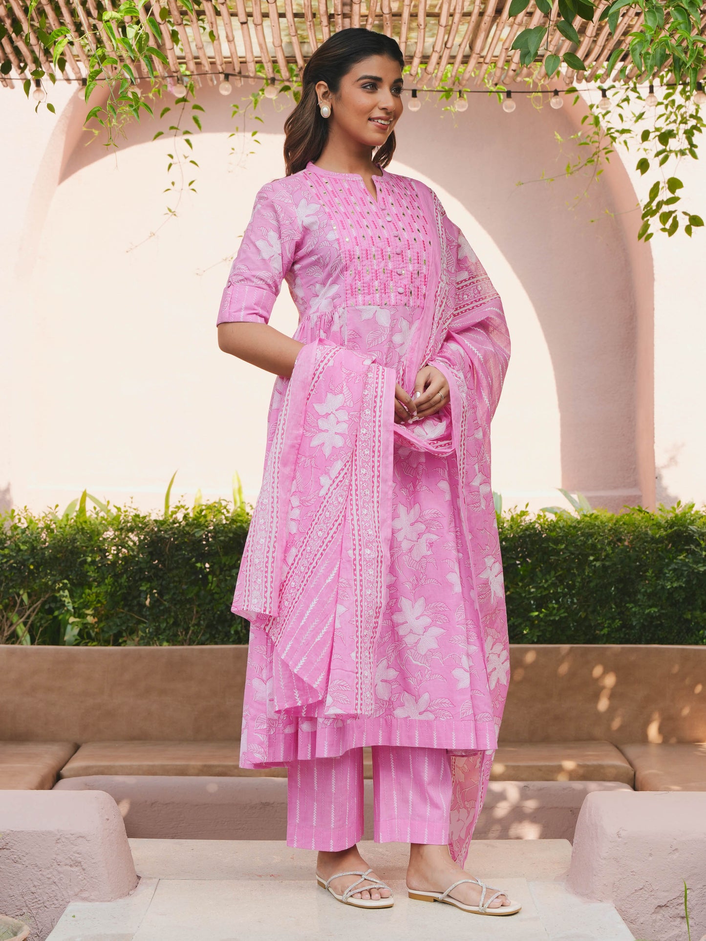 Embroidered Soft Cotton Floral Panelled Pink Kurta