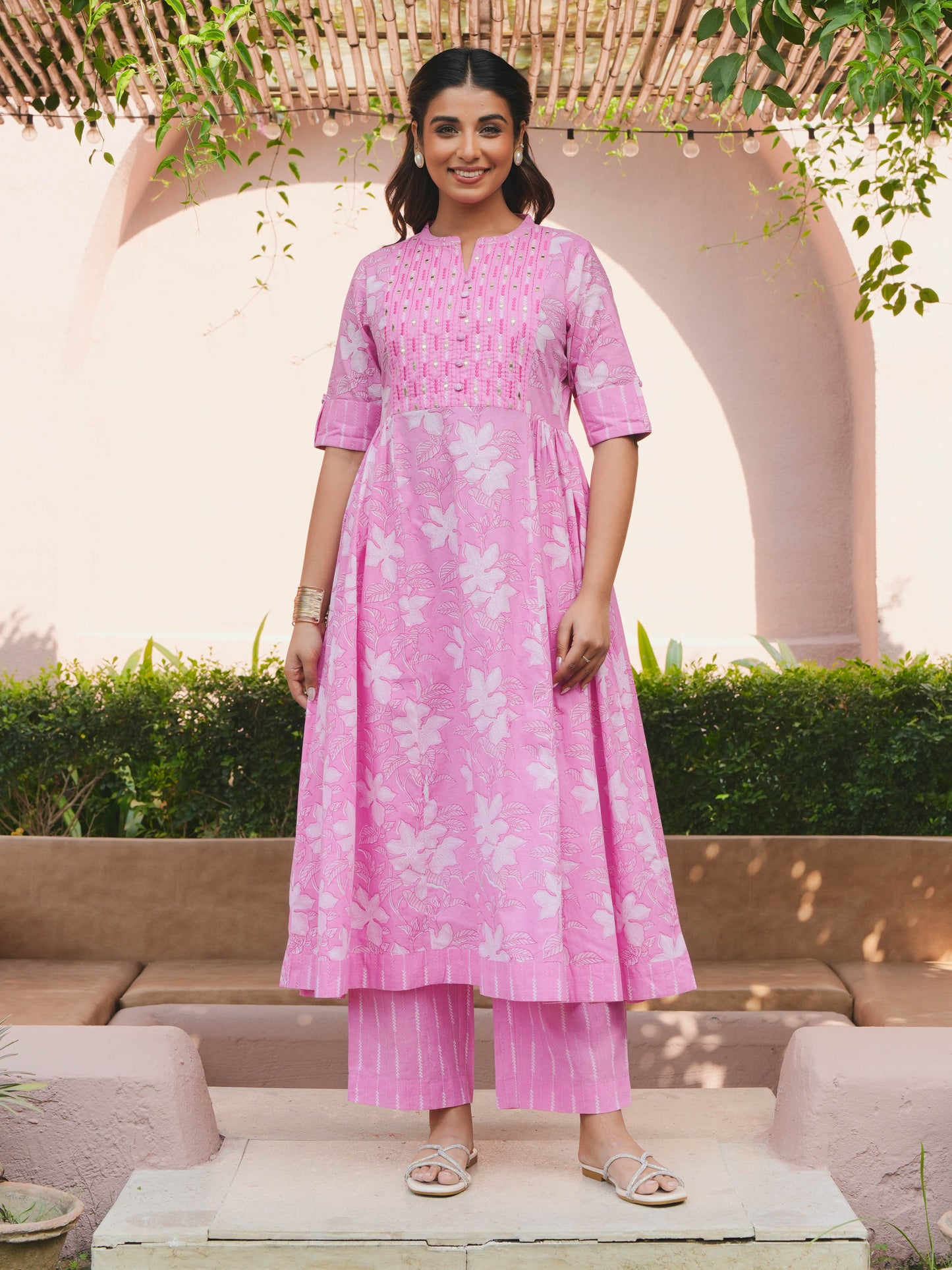 Embroidered Soft Cotton Floral Panelled Pink Kurta