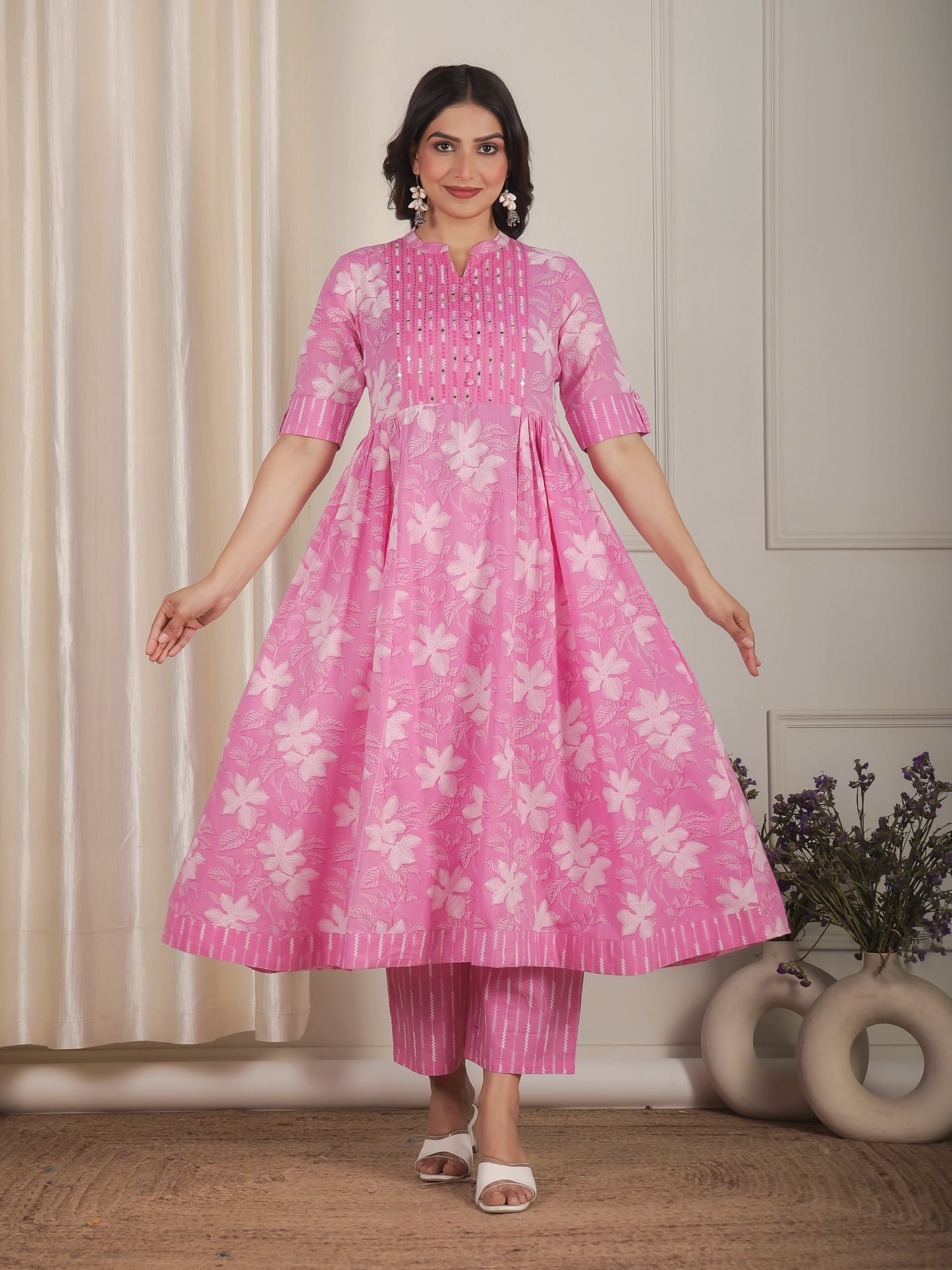 Embroidered Soft Cotton Floral Panelled Pink Kurta