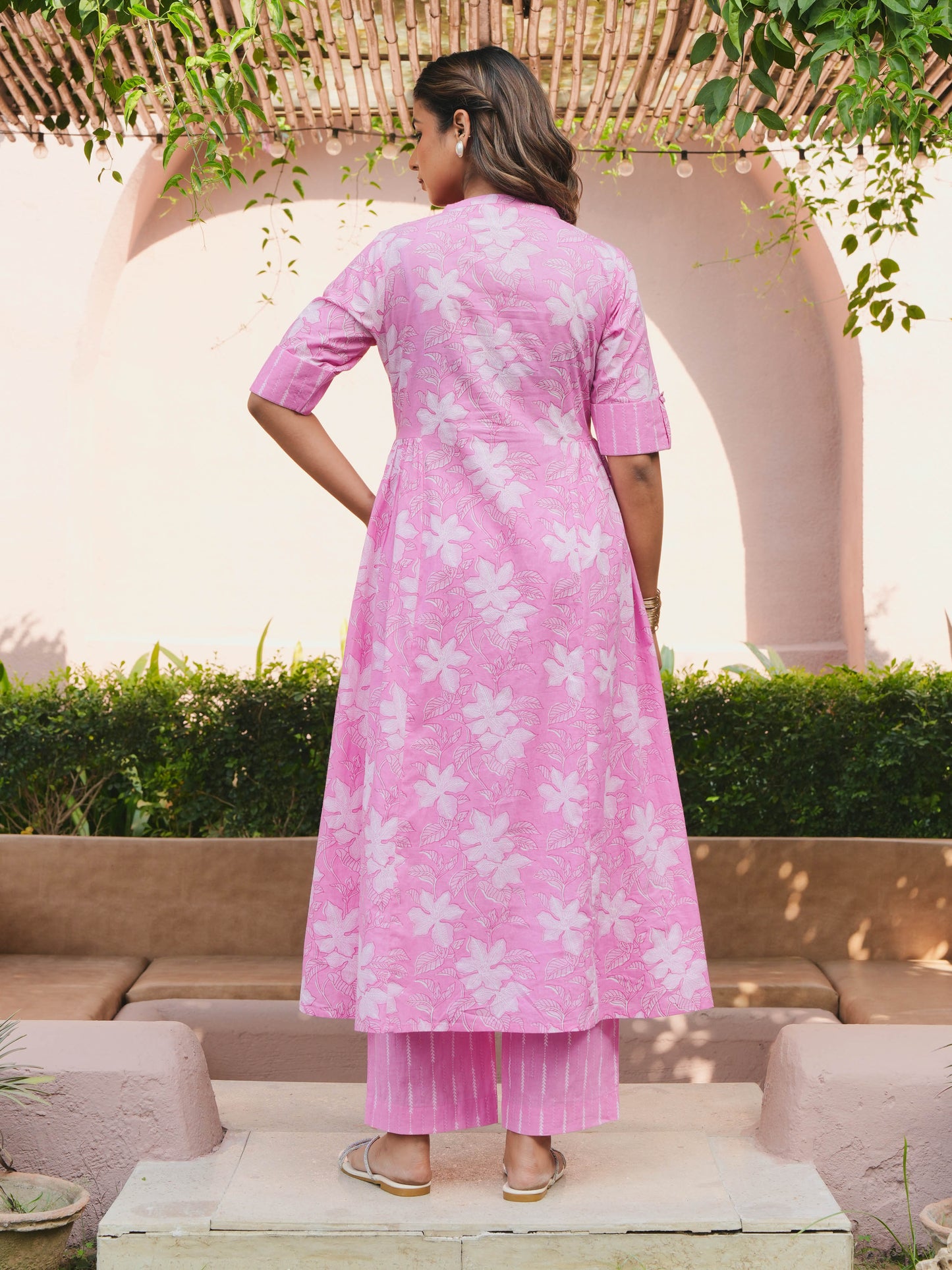Embroidered Soft Cotton Floral Panelled Pink Kurta
