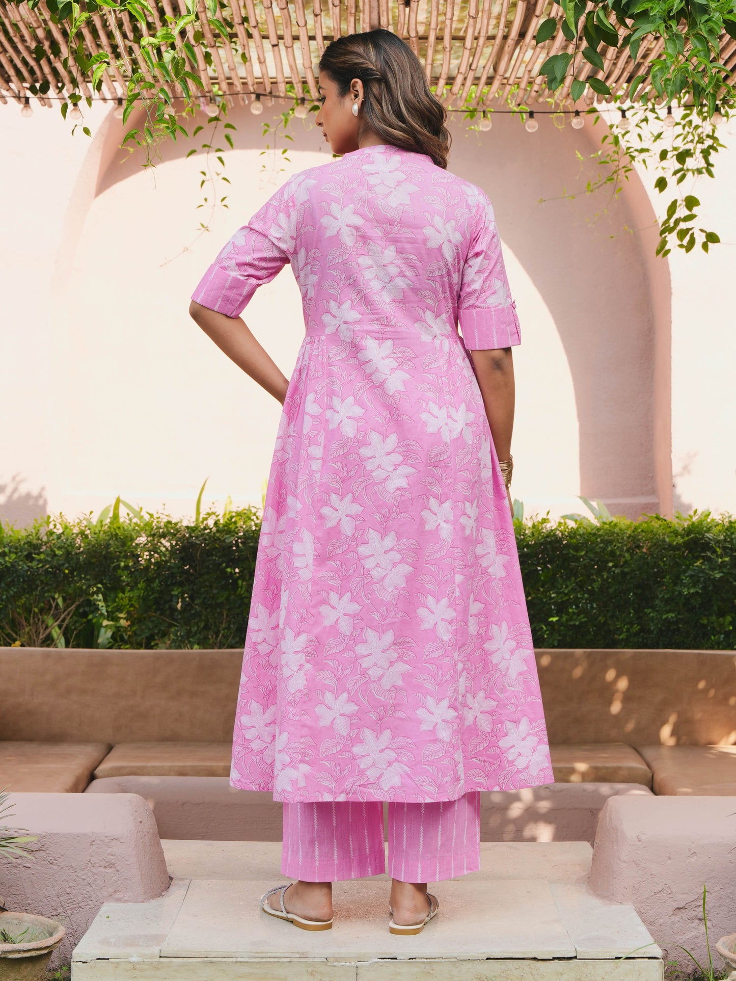 Embroidered Soft Cotton Floral Panelled Pink Kurta