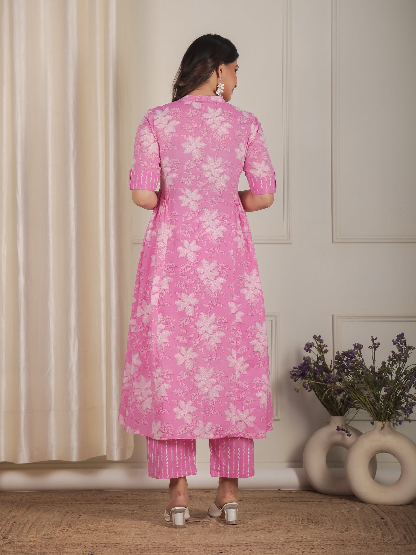Embroidered Soft Cotton Floral Panelled Pink Kurta