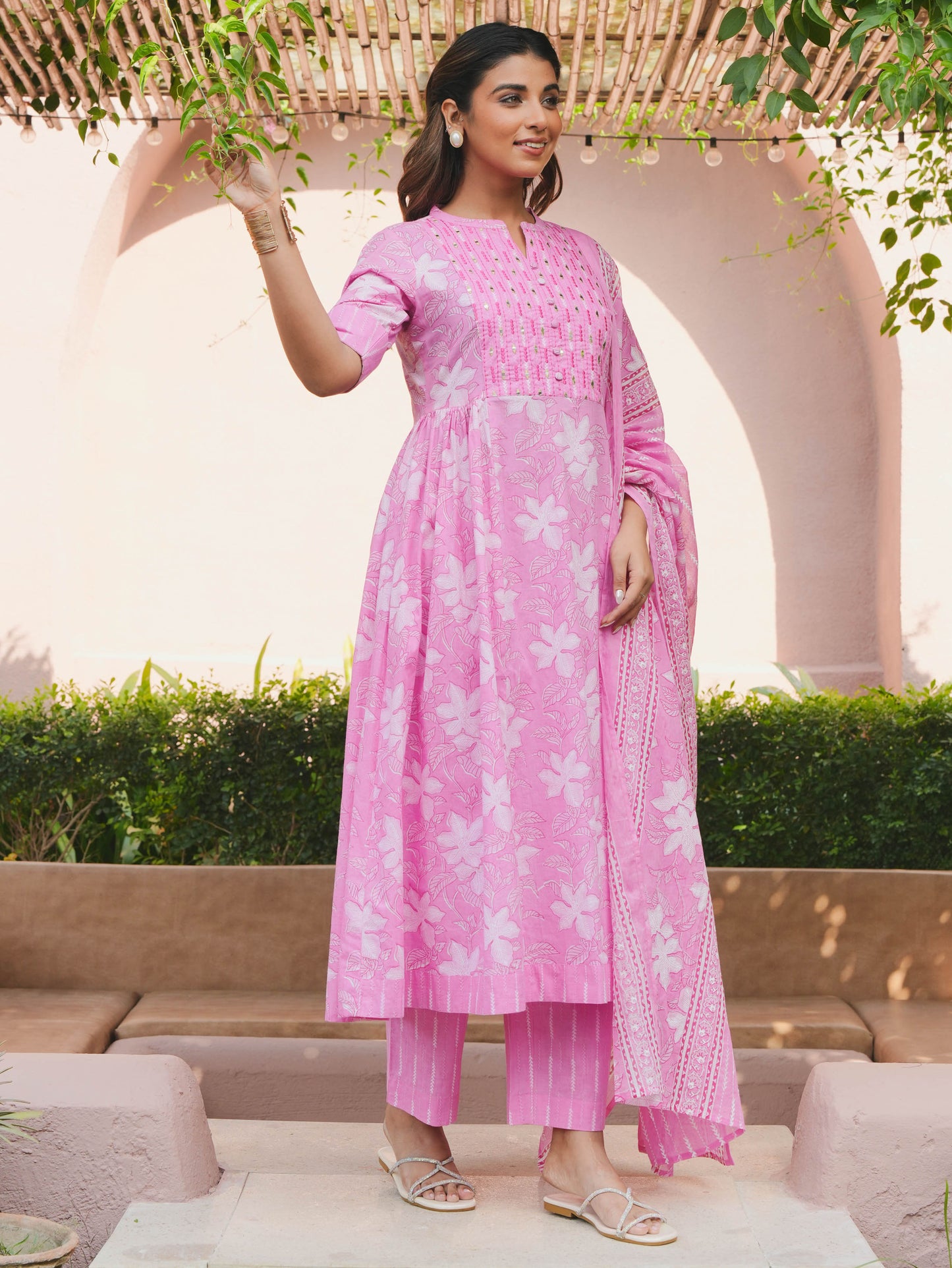 Embroidered Soft Cotton Floral Panelled Pink Kurta