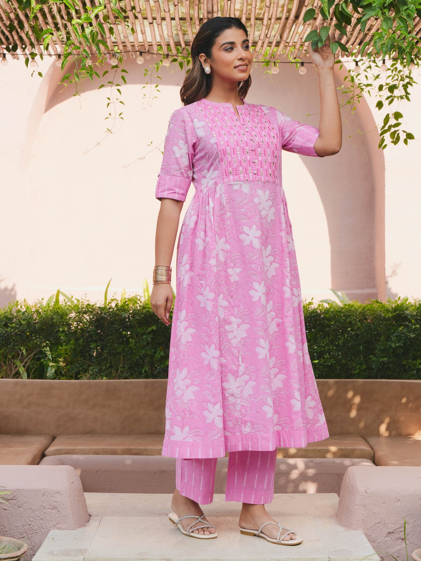Embroidered Soft Cotton Floral Panelled Pink Kurta
