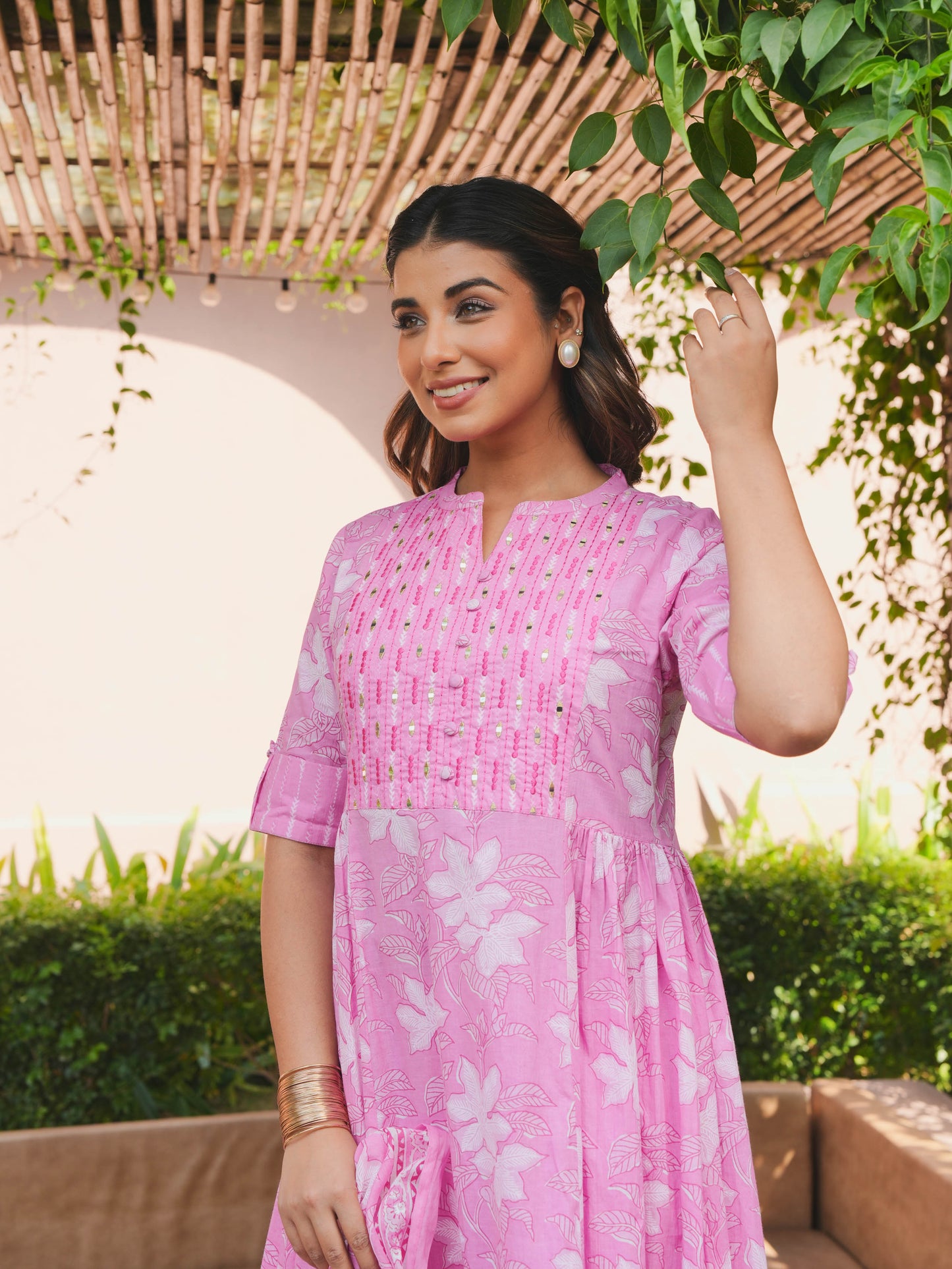 Embroidered Soft Cotton Floral Panelled Pink Kurta