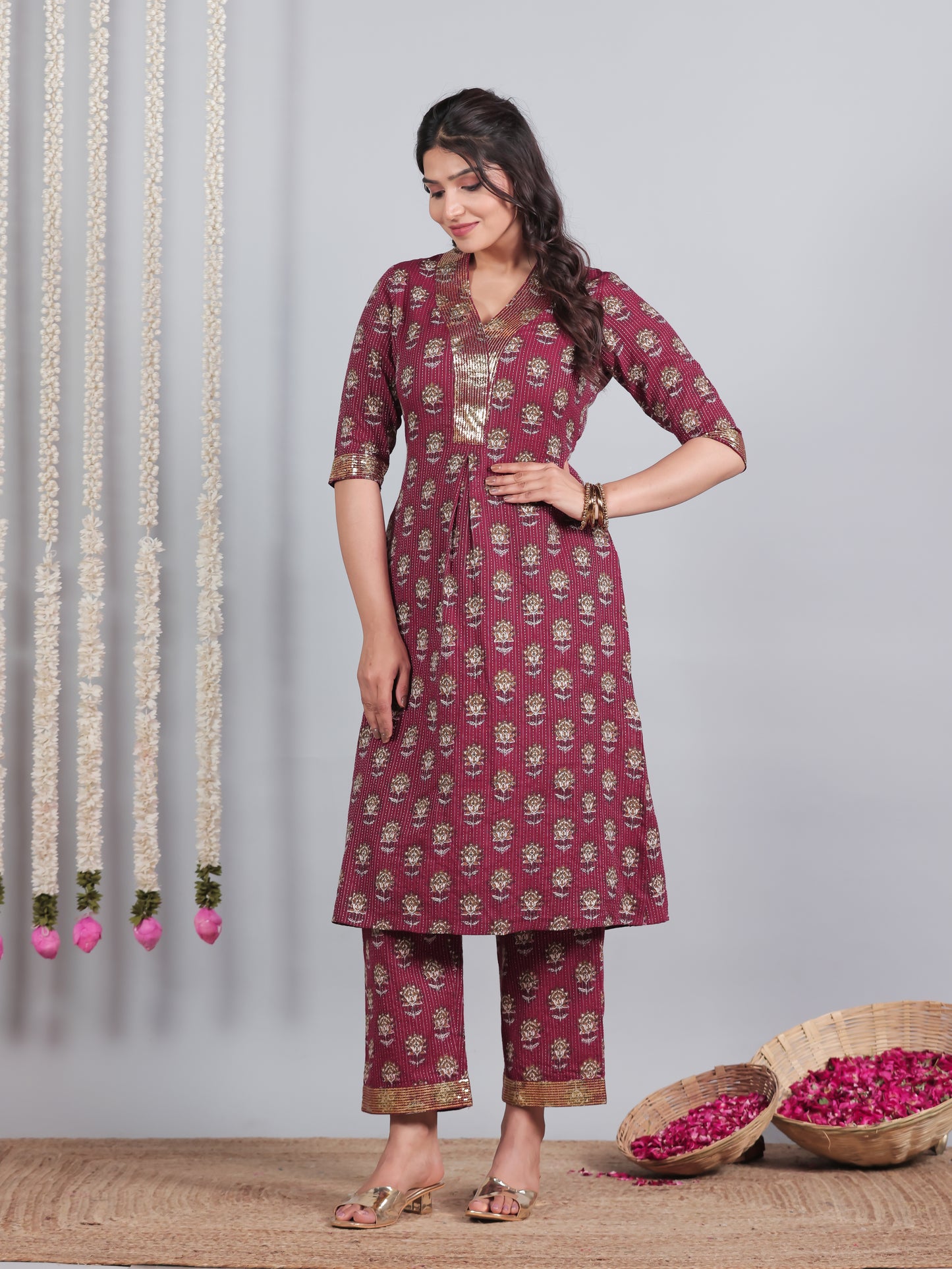 Embroidered Kantha Cotton Floral Straight Purple Kurta