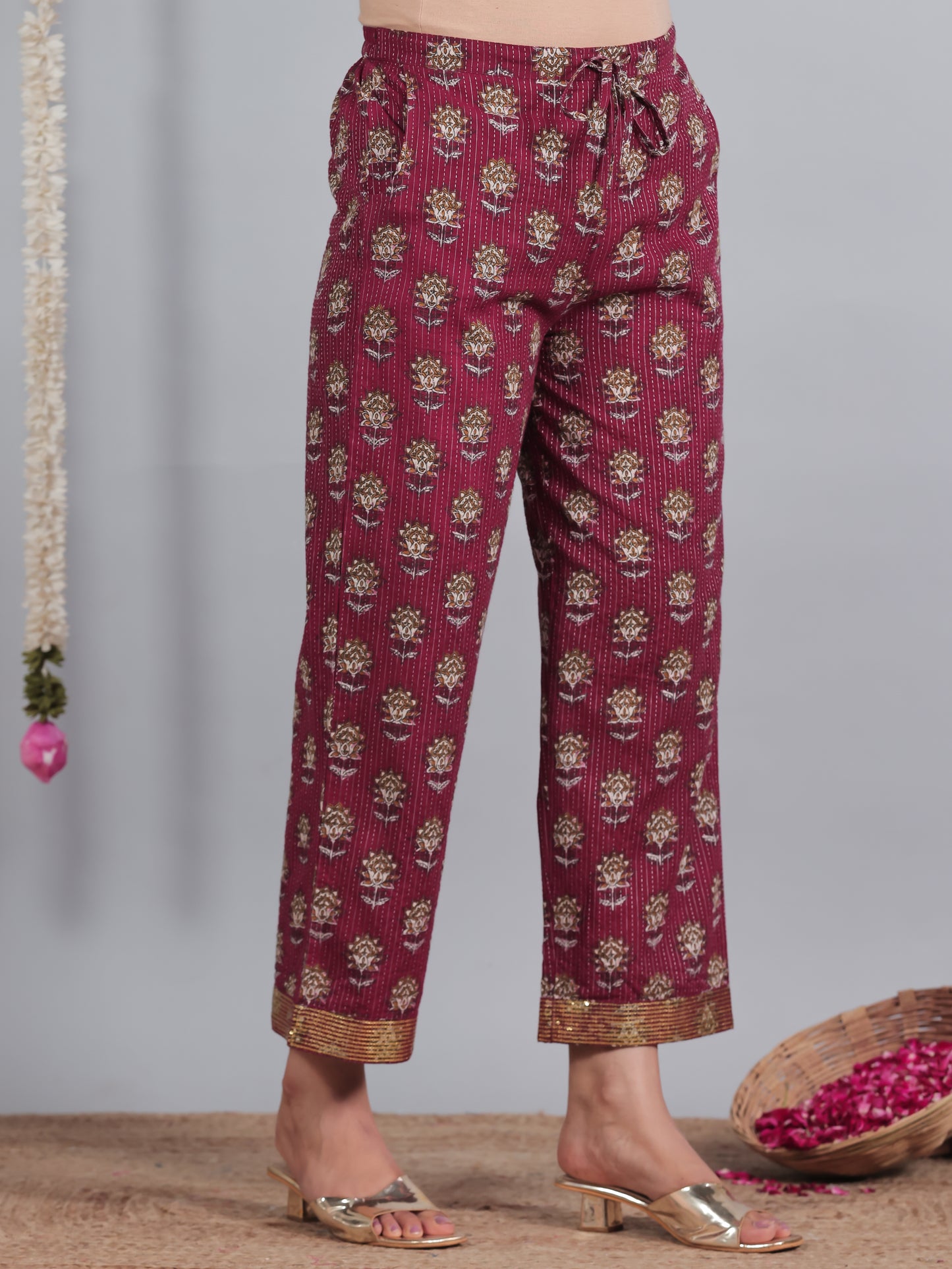 Embroidered Kantha Cotton Floral Straight Purple Kurta