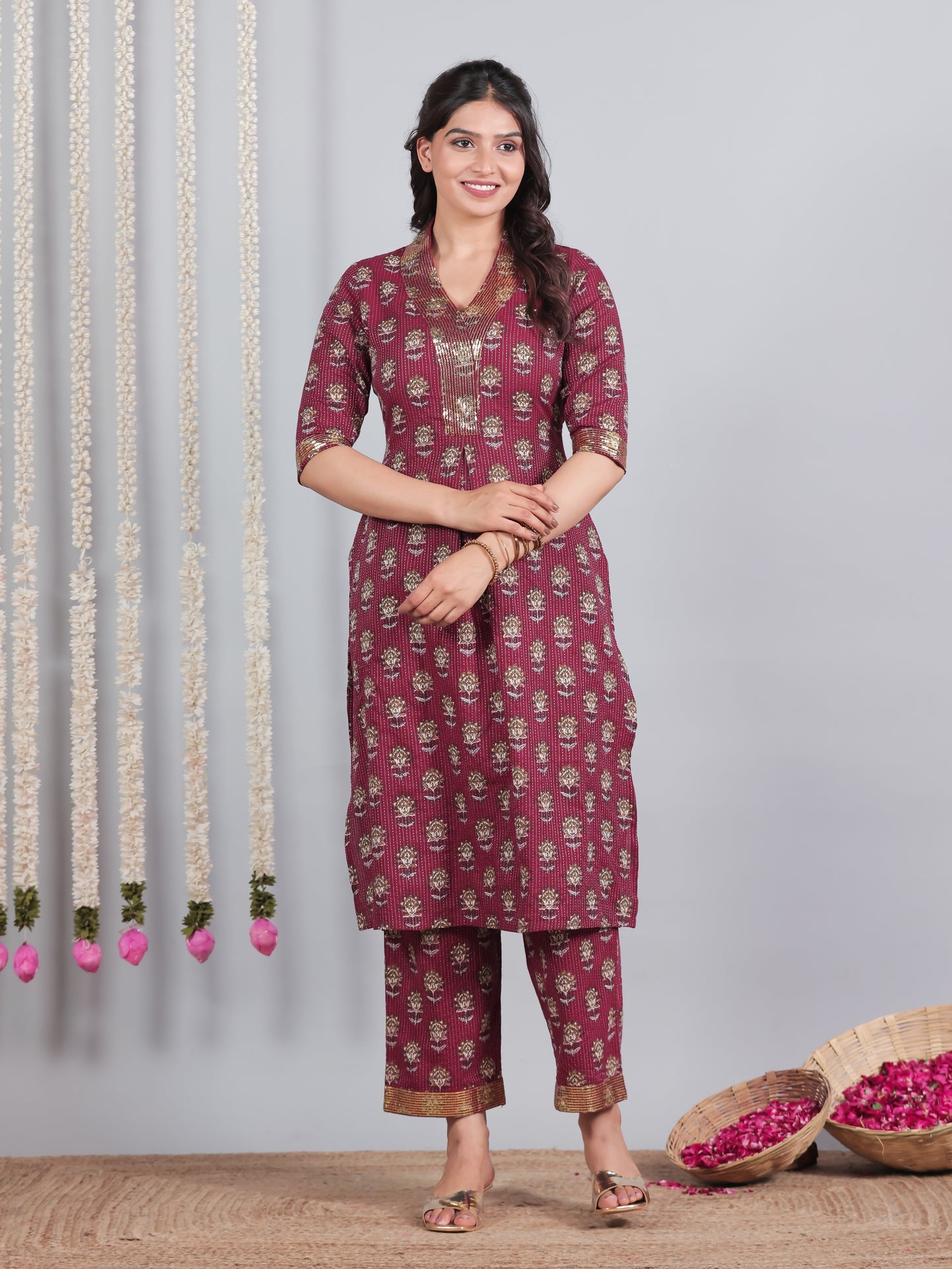 Embroidered Kantha Cotton Floral Straight Purple Kurta