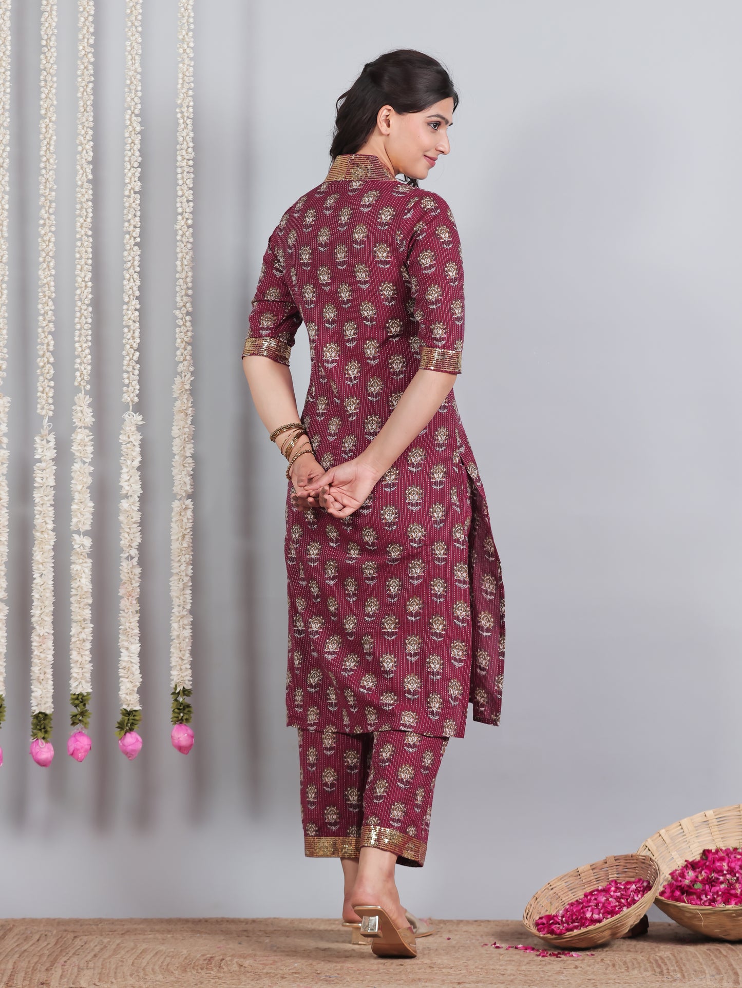 Embroidered Kantha Cotton Floral Straight Purple Kurta