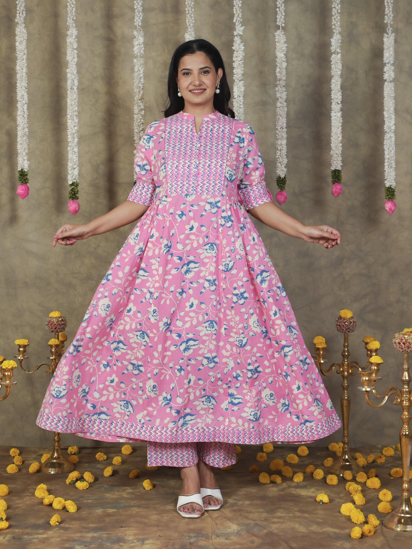 Embroidered Soft Cotton Floral Panelled Pink Kurta