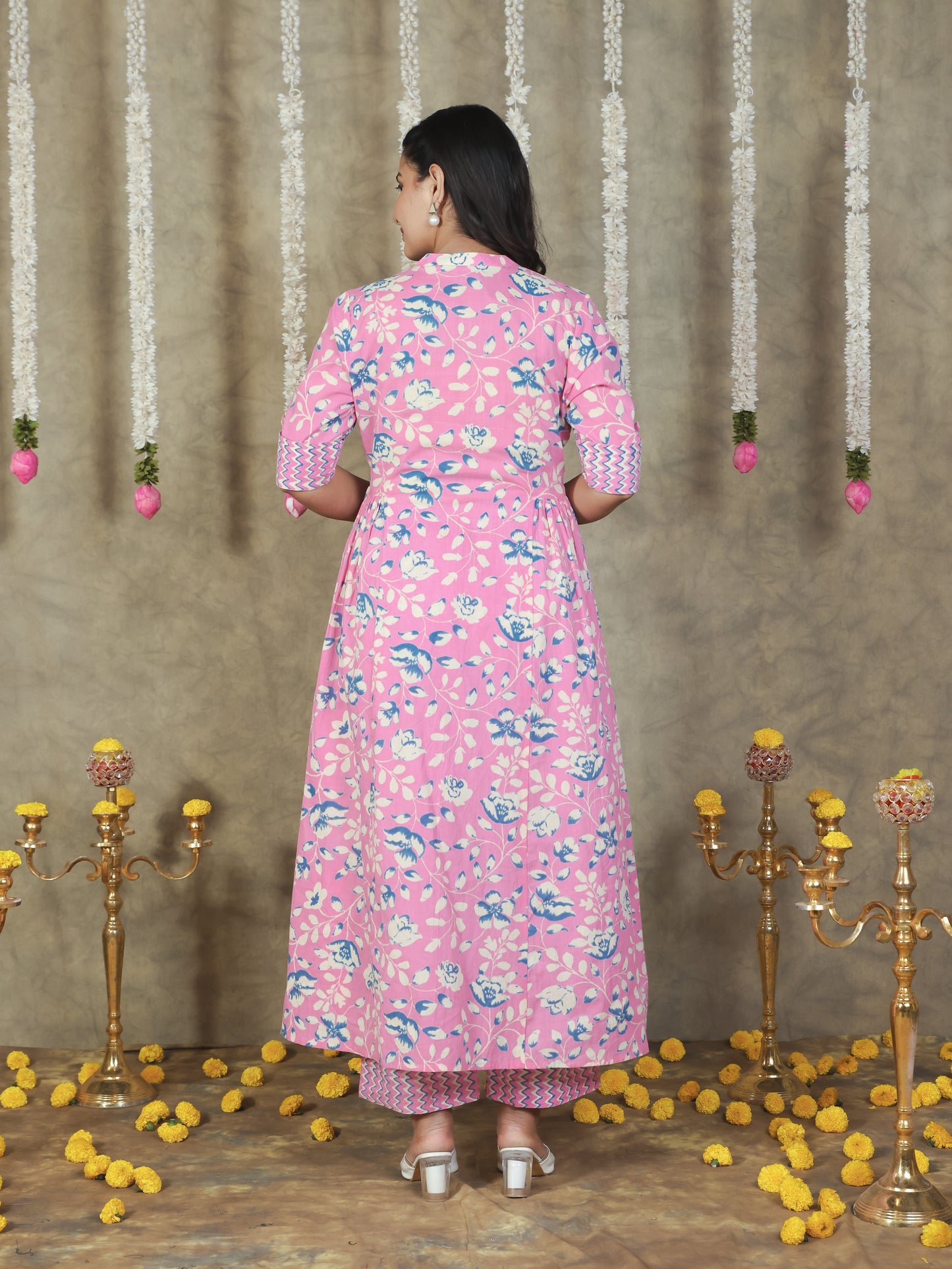 Embroidered Soft Cotton Floral Panelled Pink Kurta