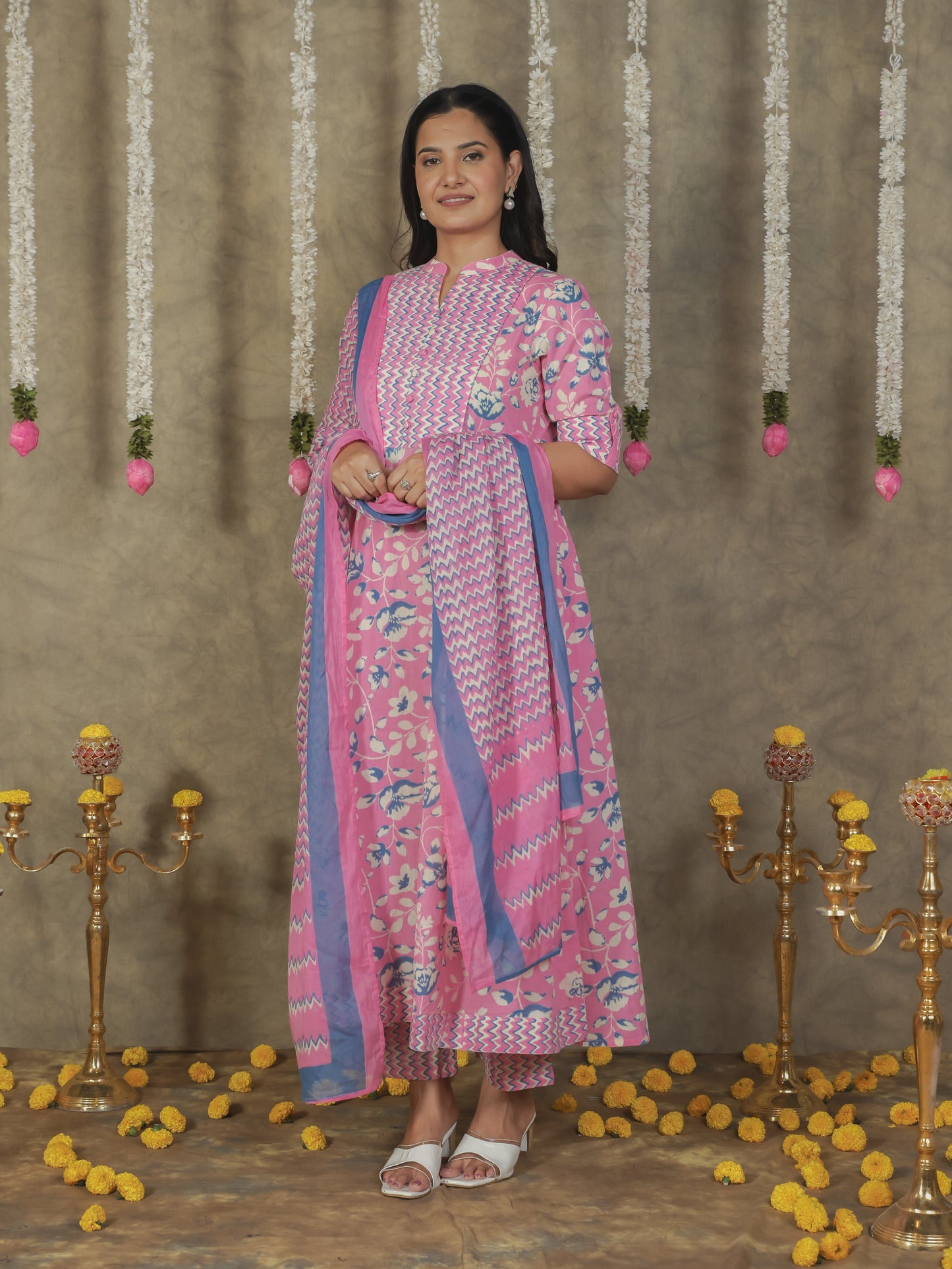 Embroidered Soft Cotton Floral Panelled Pink Kurta