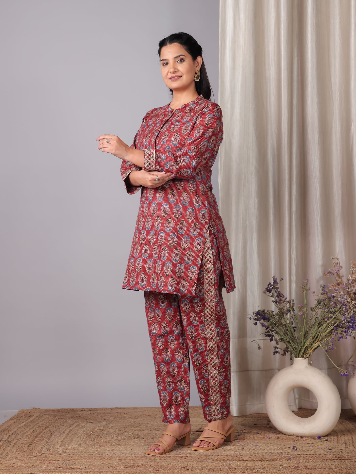 Embroidered Kantha Cotton Geometric Straight Red Kurta