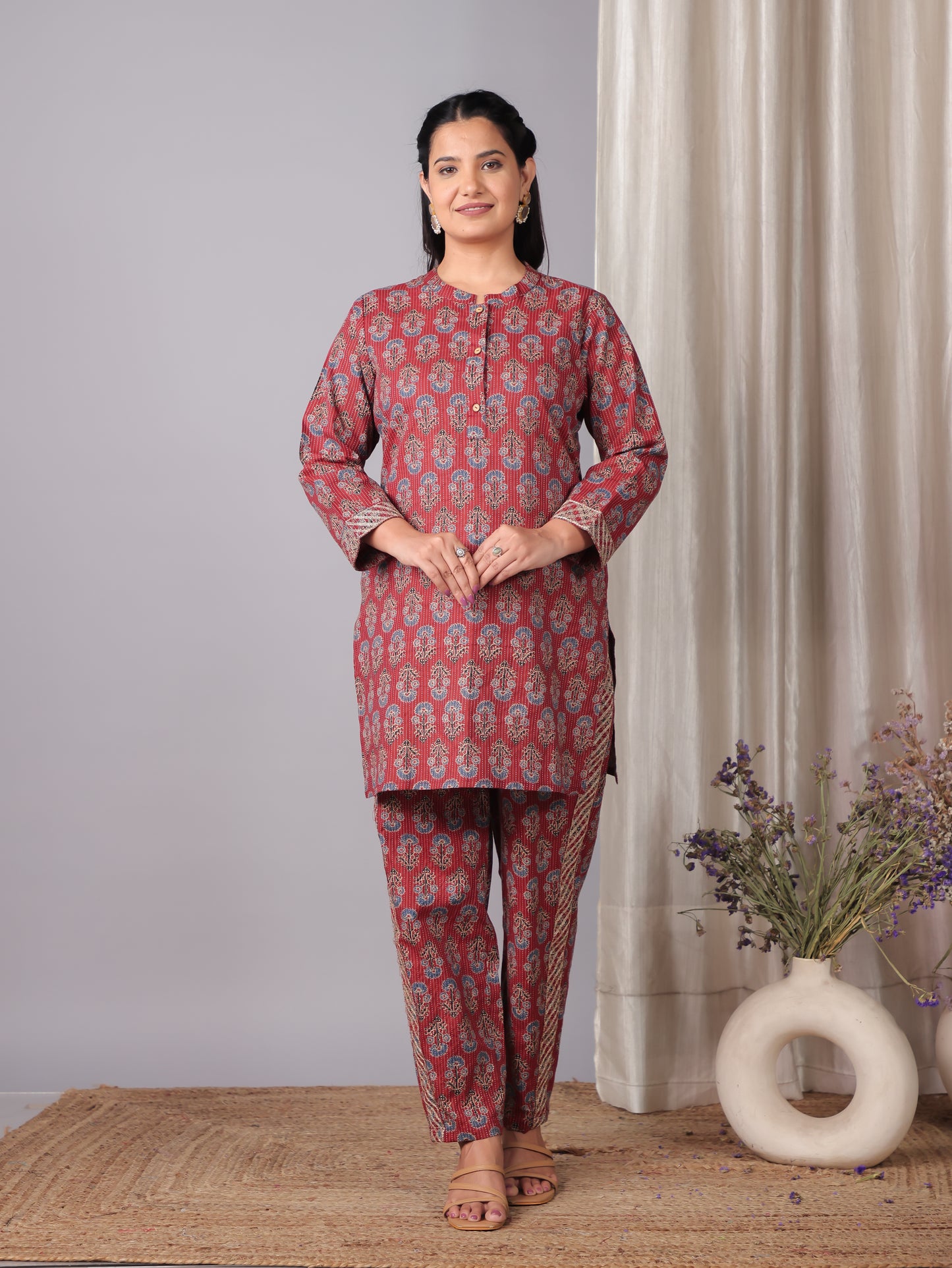 Embroidered Kantha Cotton Geometric Straight Red Kurta
