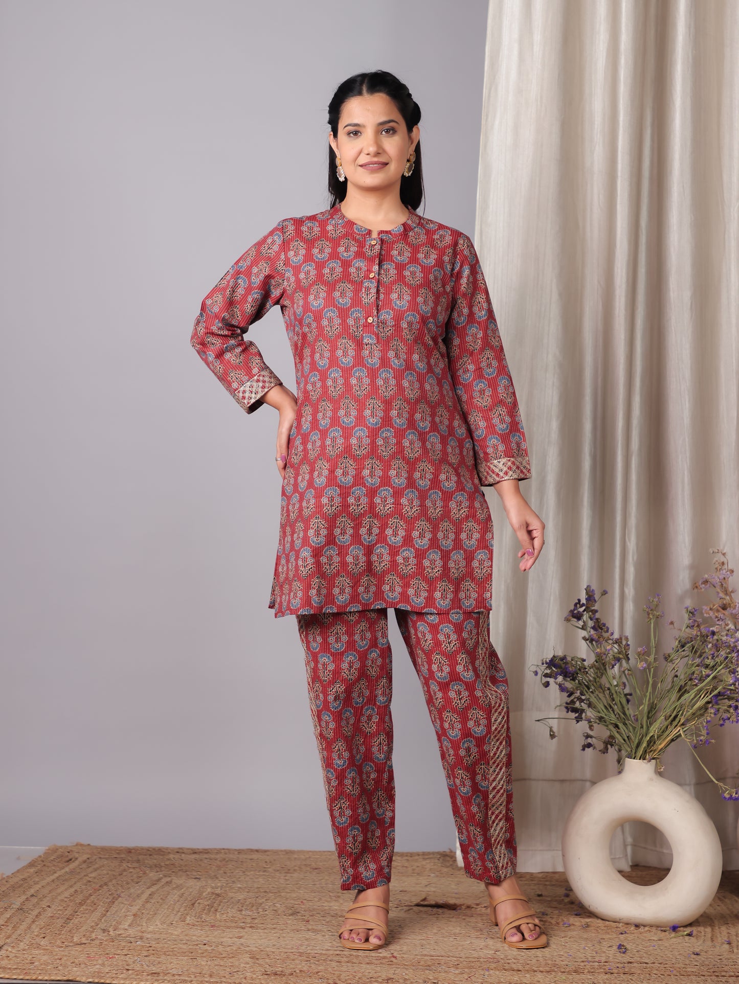 Embroidered Kantha Cotton Geometric Straight Red Kurta