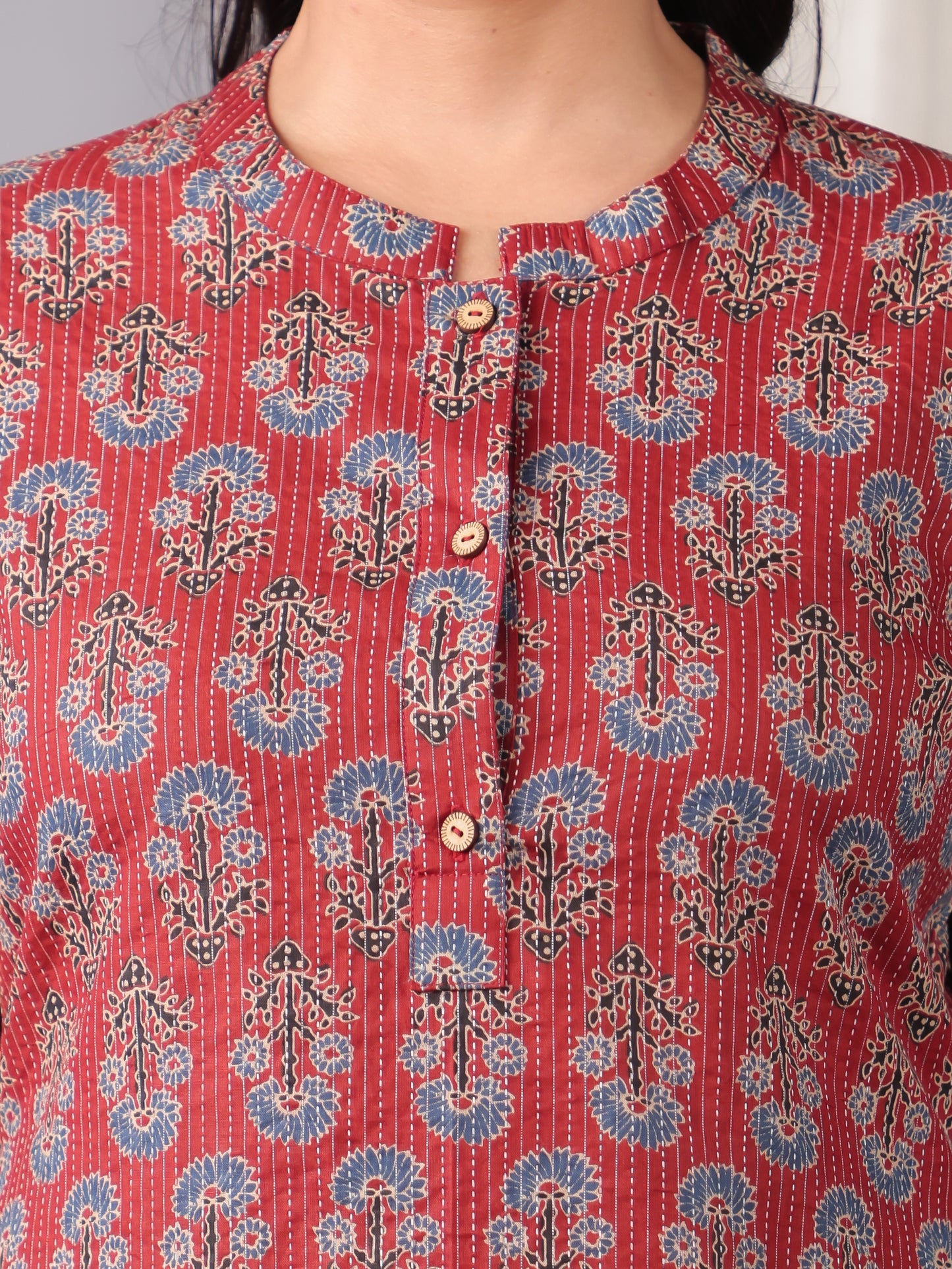 Embroidered Kantha Cotton Geometric Straight Red Kurta