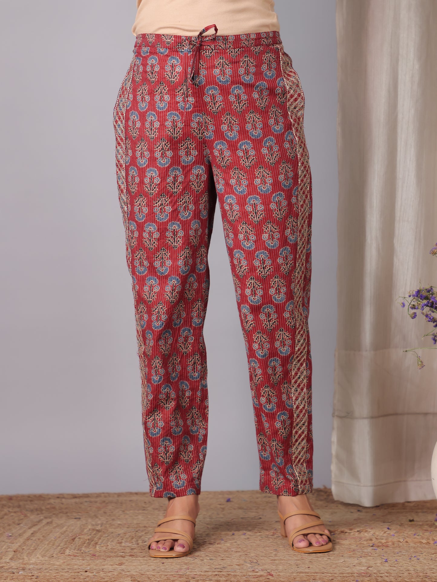 Embroidered Kantha Cotton Geometric Straight Red Kurta