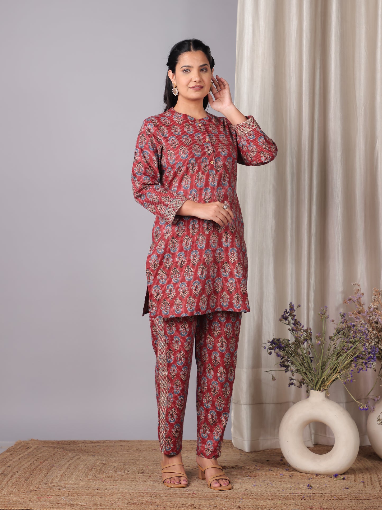 Embroidered Kantha Cotton Geometric Straight Red Kurta