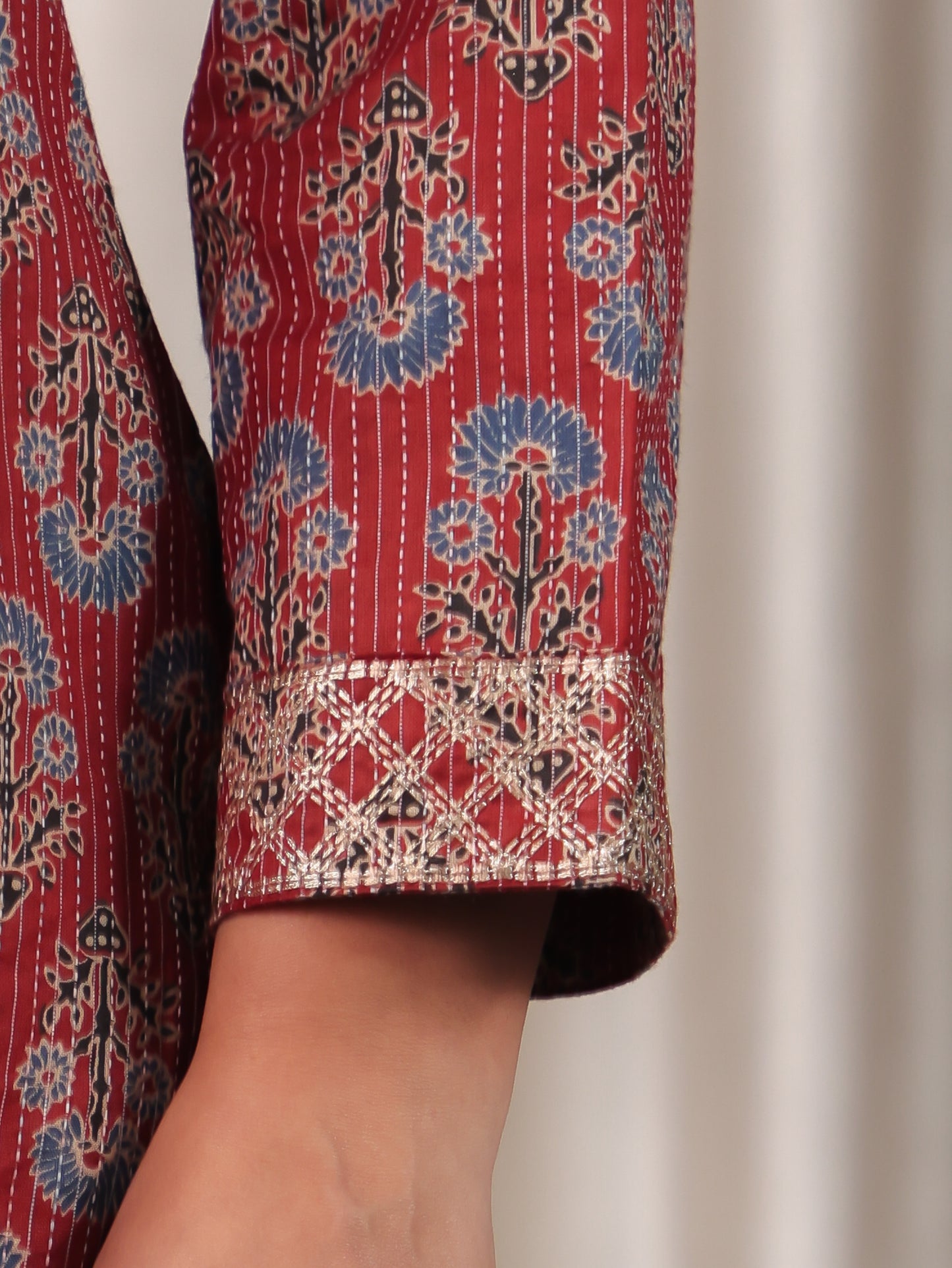 Embroidered Kantha Cotton Geometric Straight Red Kurta