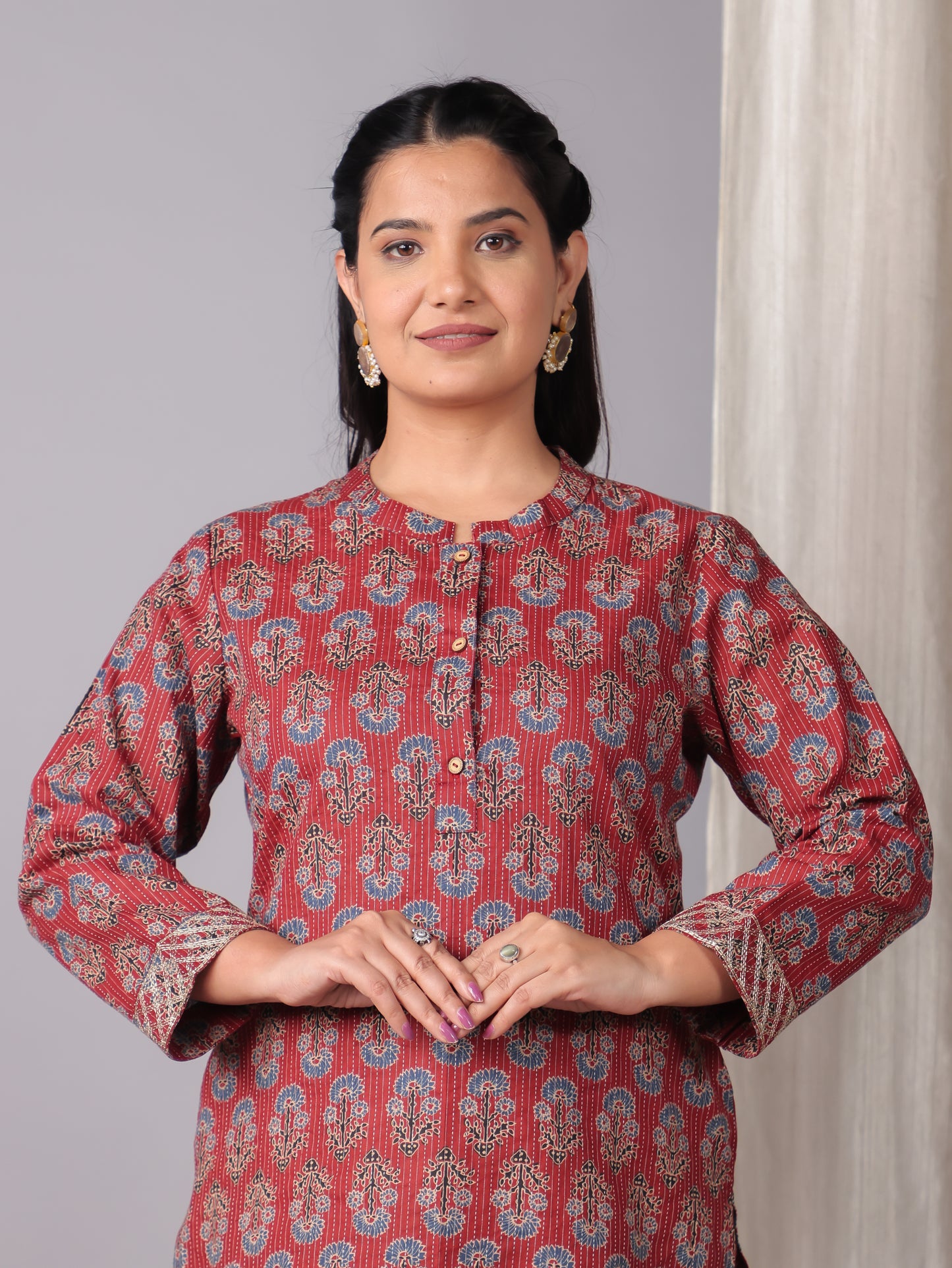 Embroidered Kantha Cotton Geometric Straight Red Kurta