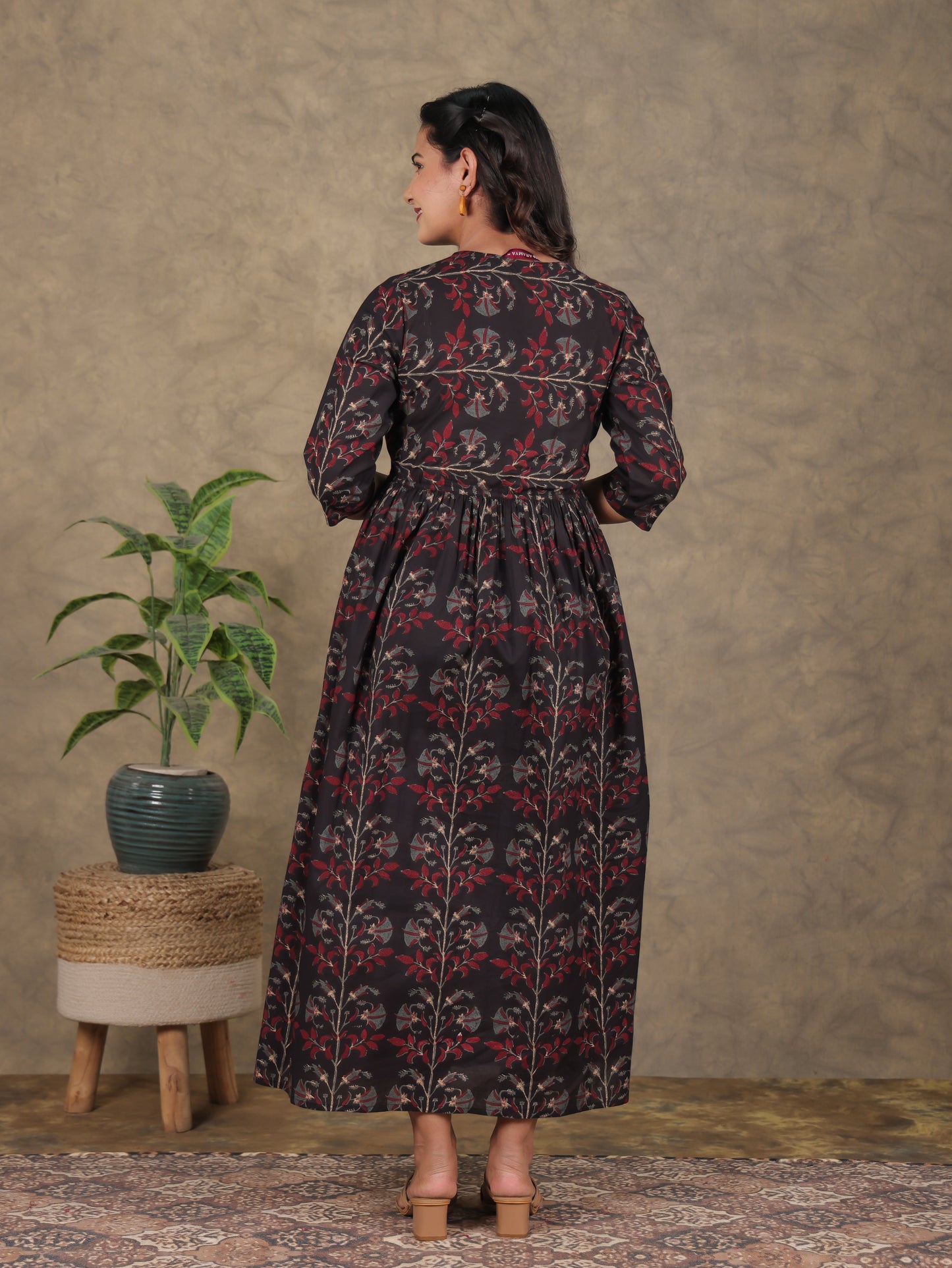 Soft Cotton Foliage Gathered Black Dress