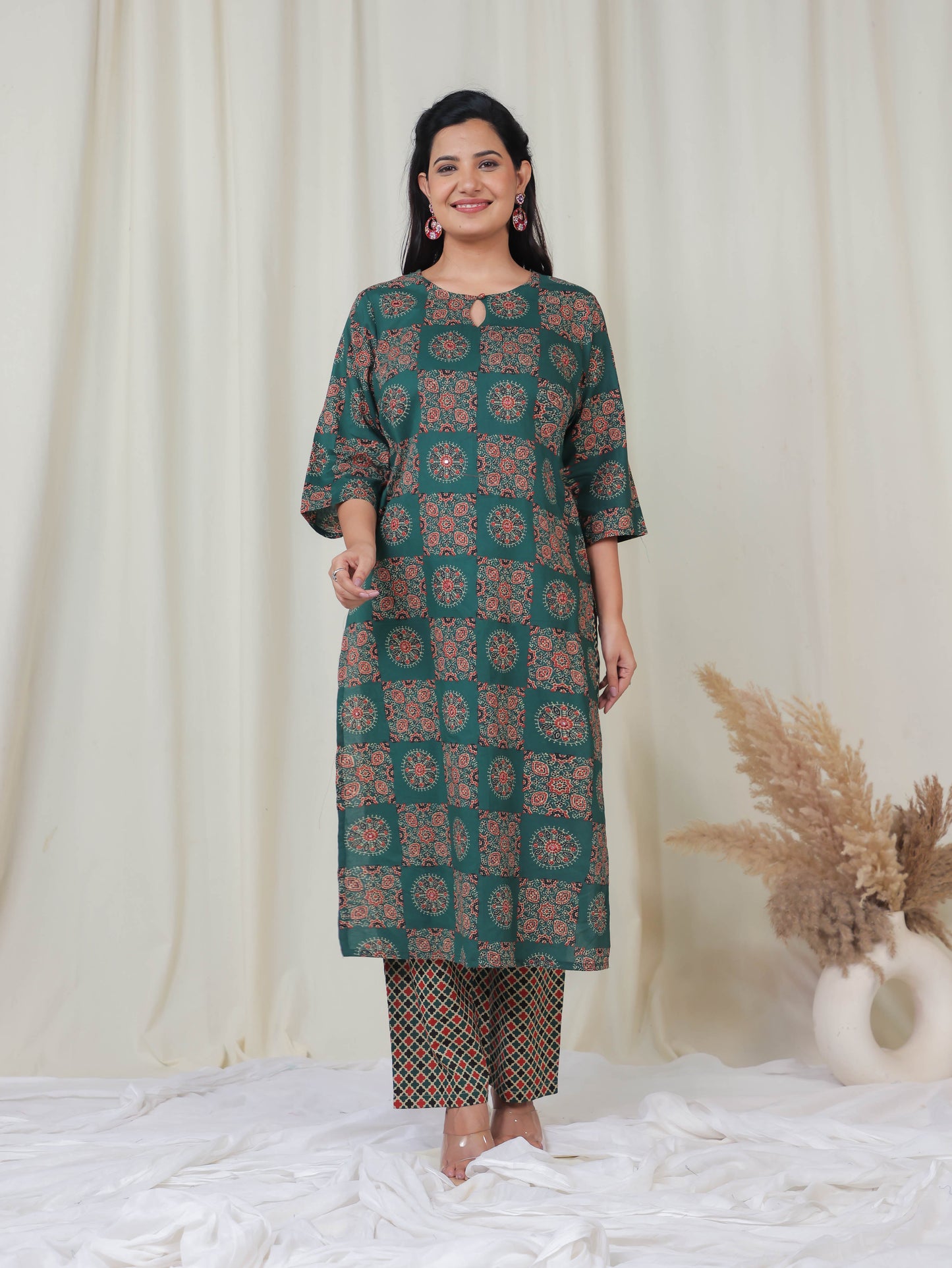 Soft Cotton Geometric Straight Green Kurta
