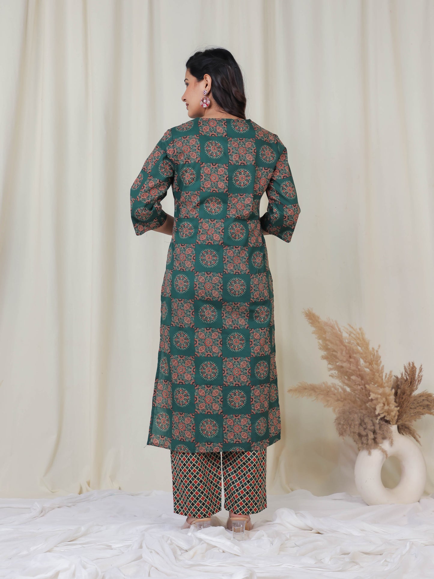 Soft Cotton Geometric Straight Green Kurta