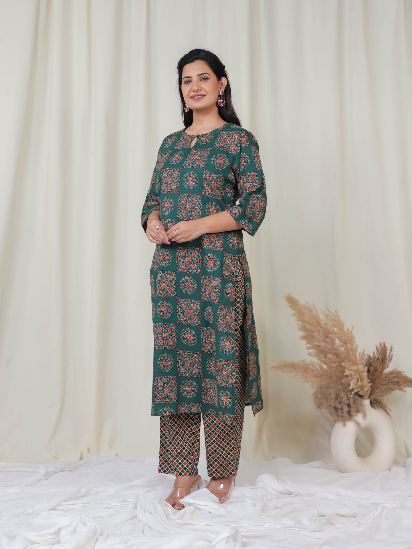 Soft Cotton Geometric Straight Green Kurta