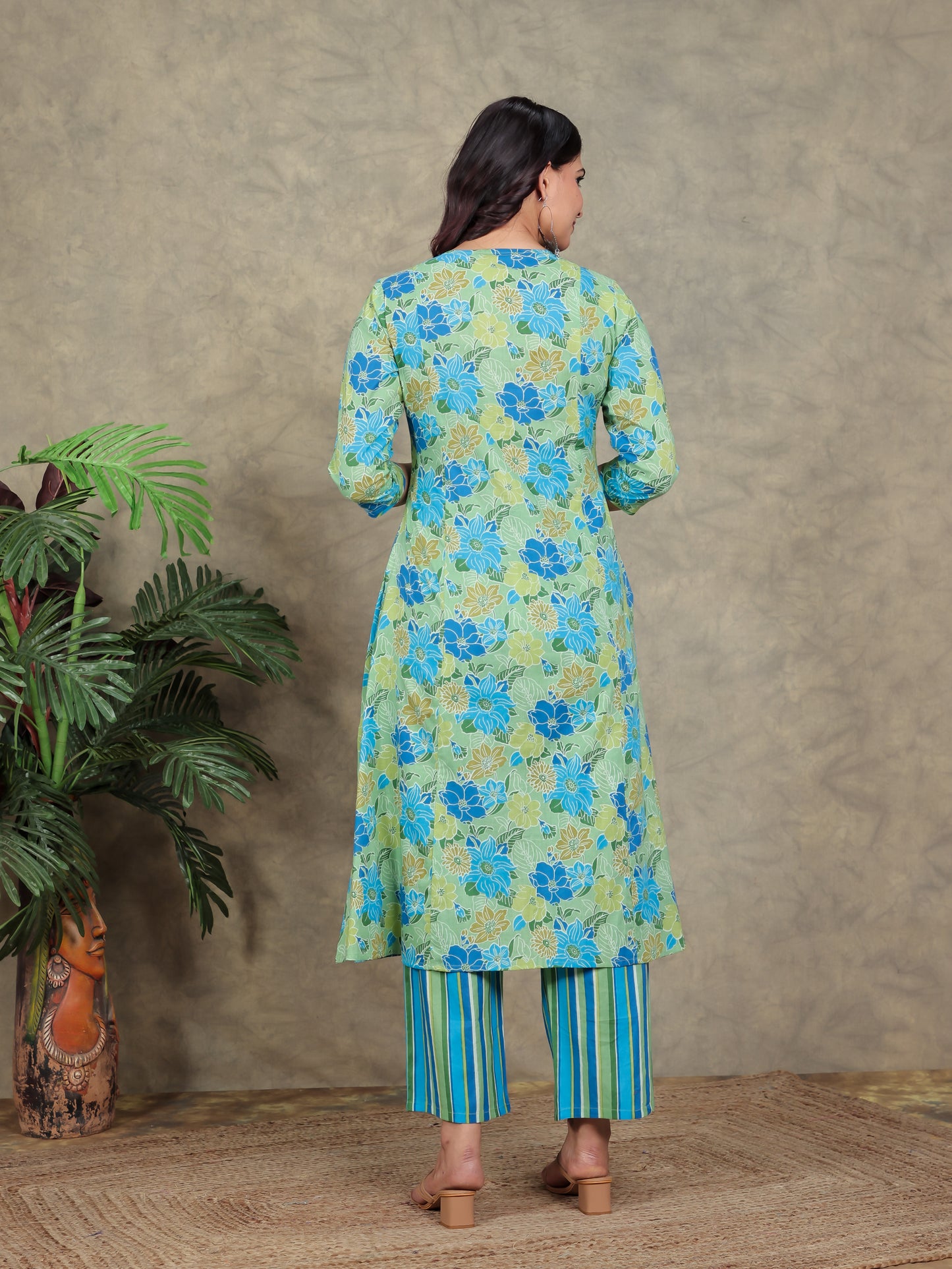 Soft Cotton Floral Panelled Green Kurta
