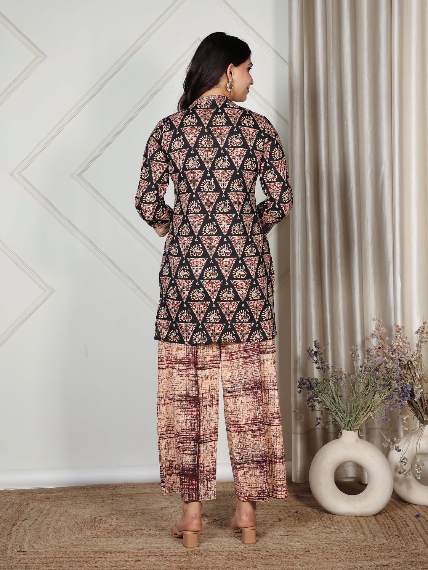Soft Cotton Geometric Straight Black Kurta
