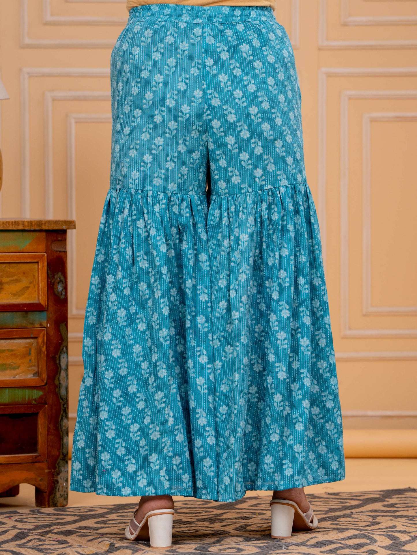 Embroidered Soft Cotton Floral Straight Turquoise Kurta