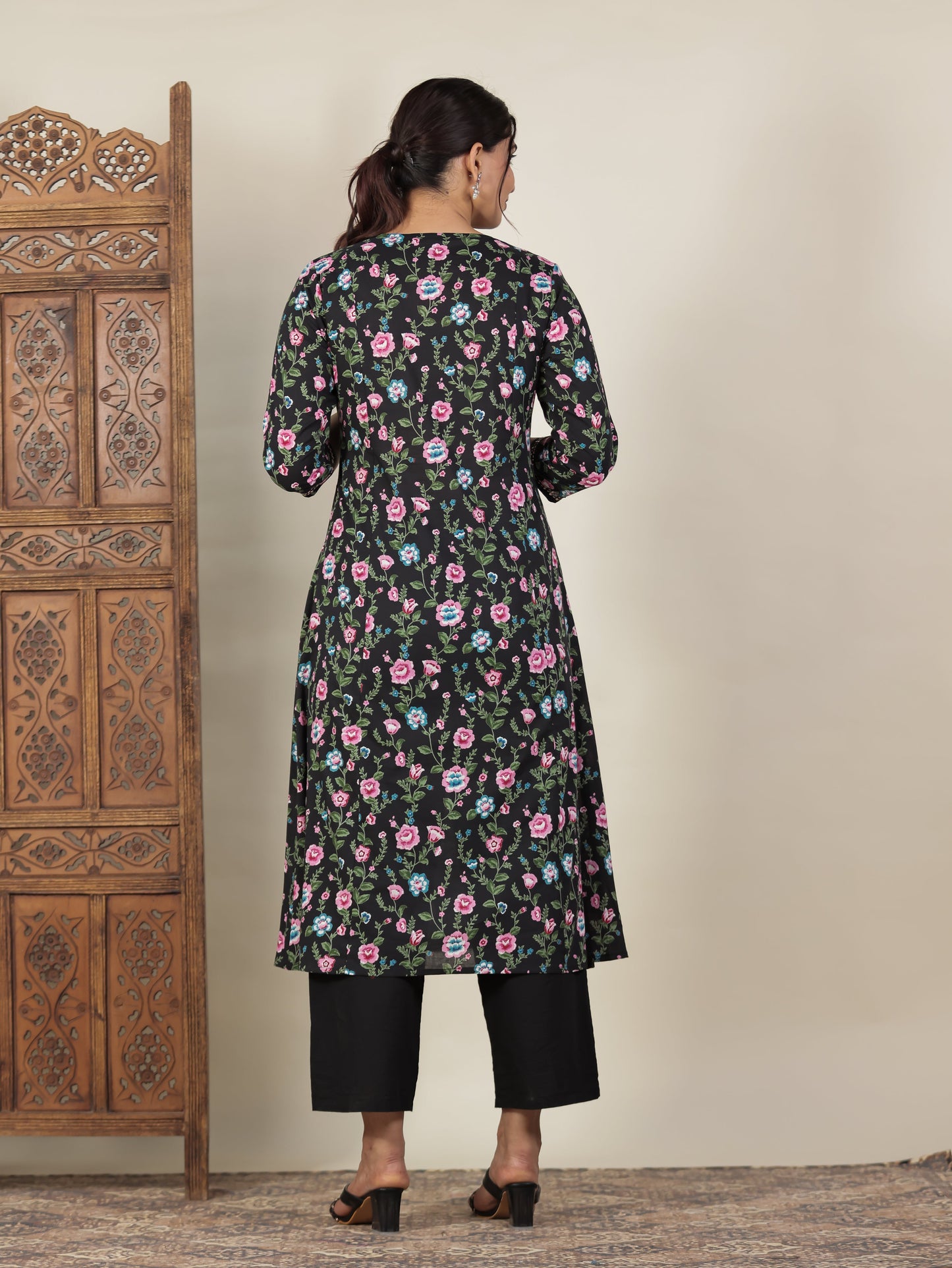 Embroidered Soft Cotton Floral Panelled Black Kurta