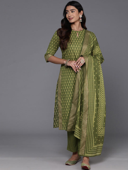 Floral Printed Regular Round Neck Straight Kurta With Trousers And Dupatta