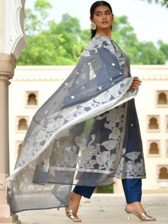 VAASVA JAIPUR Women Woven Design Regular Thread Work Kurta with Trousers & Dupatta