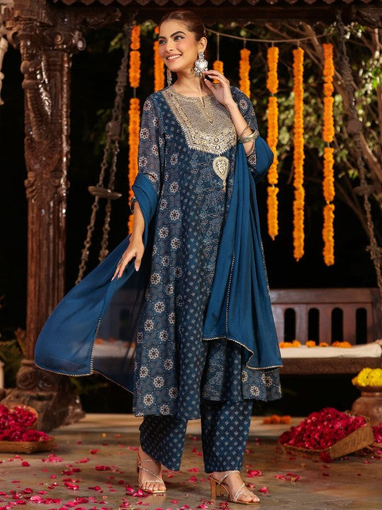 Women Floral Printed Panelled Sequinned Kurta