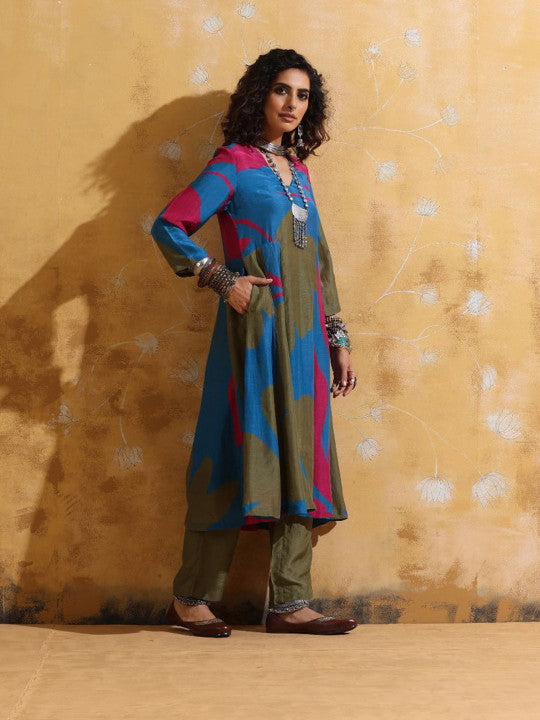 trueBrowns Women Printed Regular Kurta with Trousers