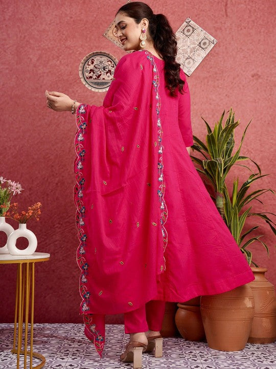 Geetha Creation Pakeezah Women Floral Embroidered Regular Beads and Stones Kurta Set