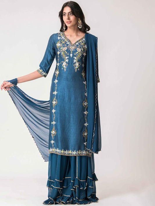 The Front Row Women Floral Embroidered Silk Kurta