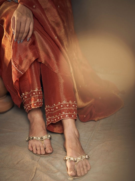 HIRIKA&DHRUTI Women Embroidered Kurta
